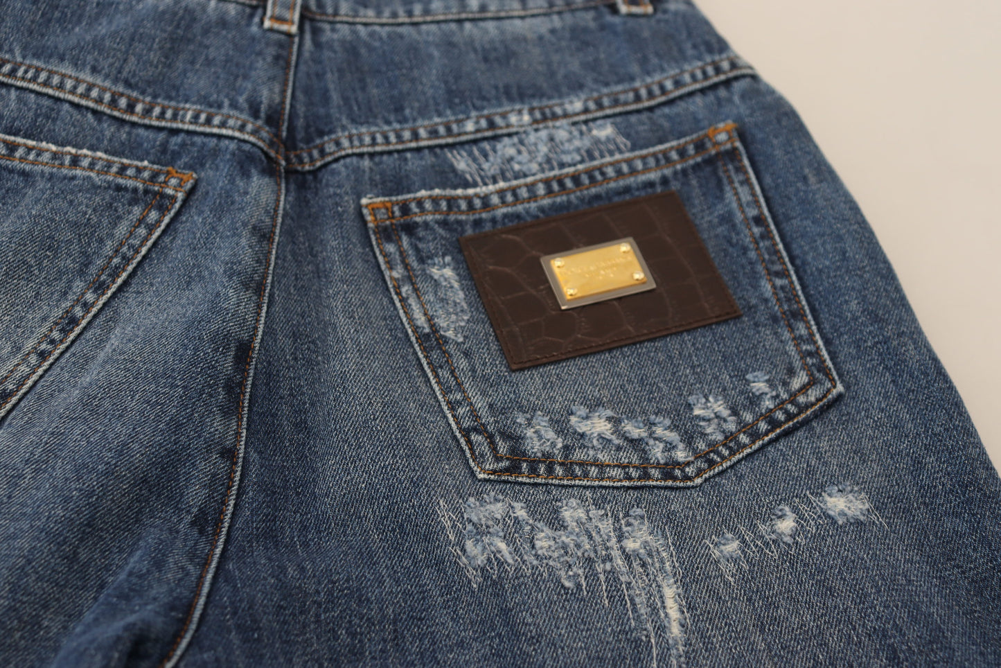 Eleganti jeans strappati