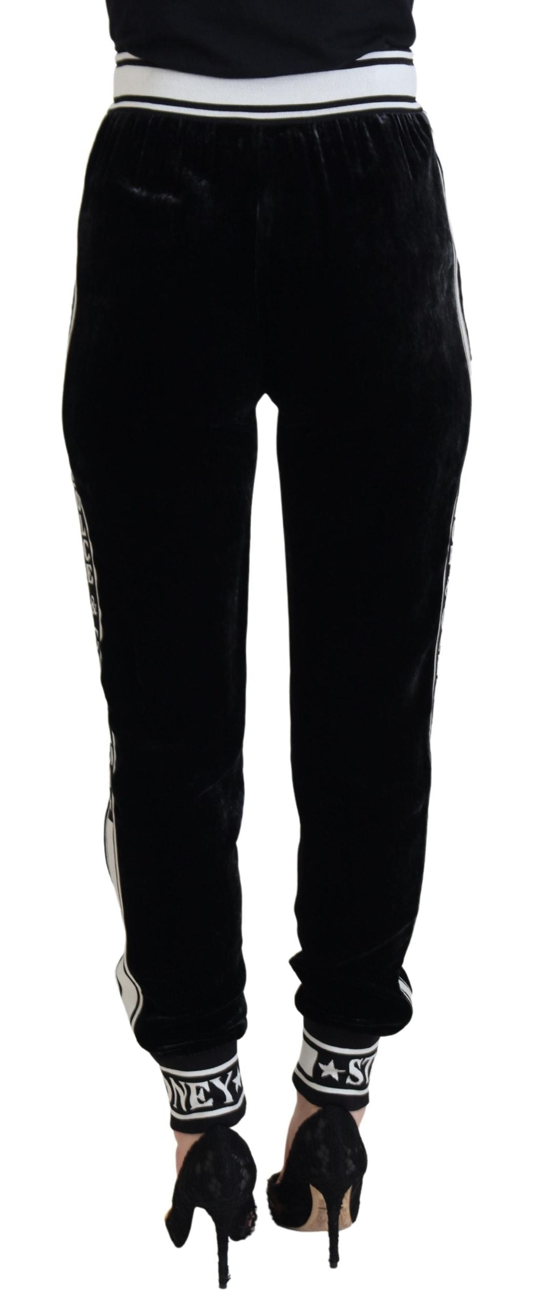 Elegante Samthose – Zeitloser Schwarzer Luxus