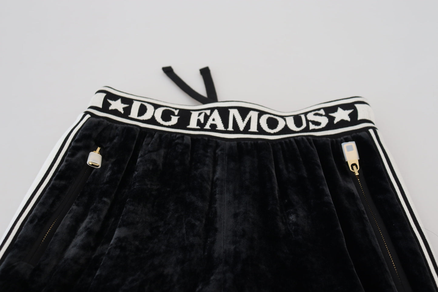 Elegante Samthose – Zeitloser Schwarzer Luxus