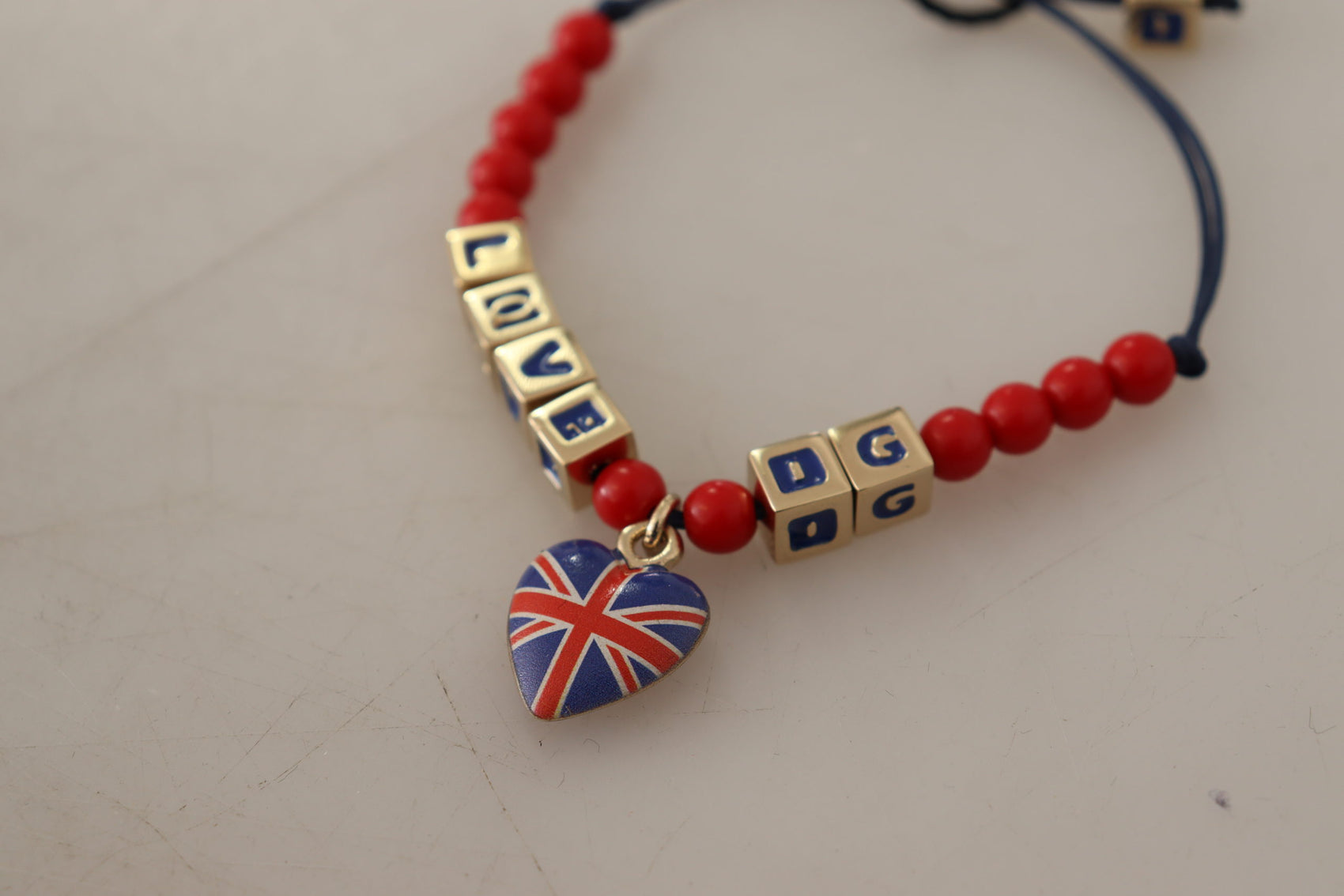 Elegante bracciale in vetro blu, rosso e zama
