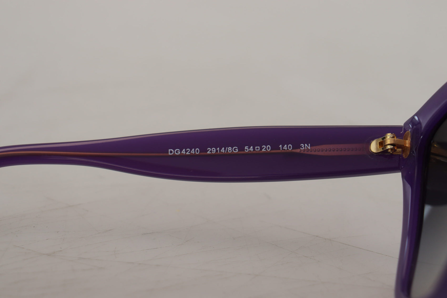 Elegante Sonnenbrille mit violetten Verlaufsgläsern
