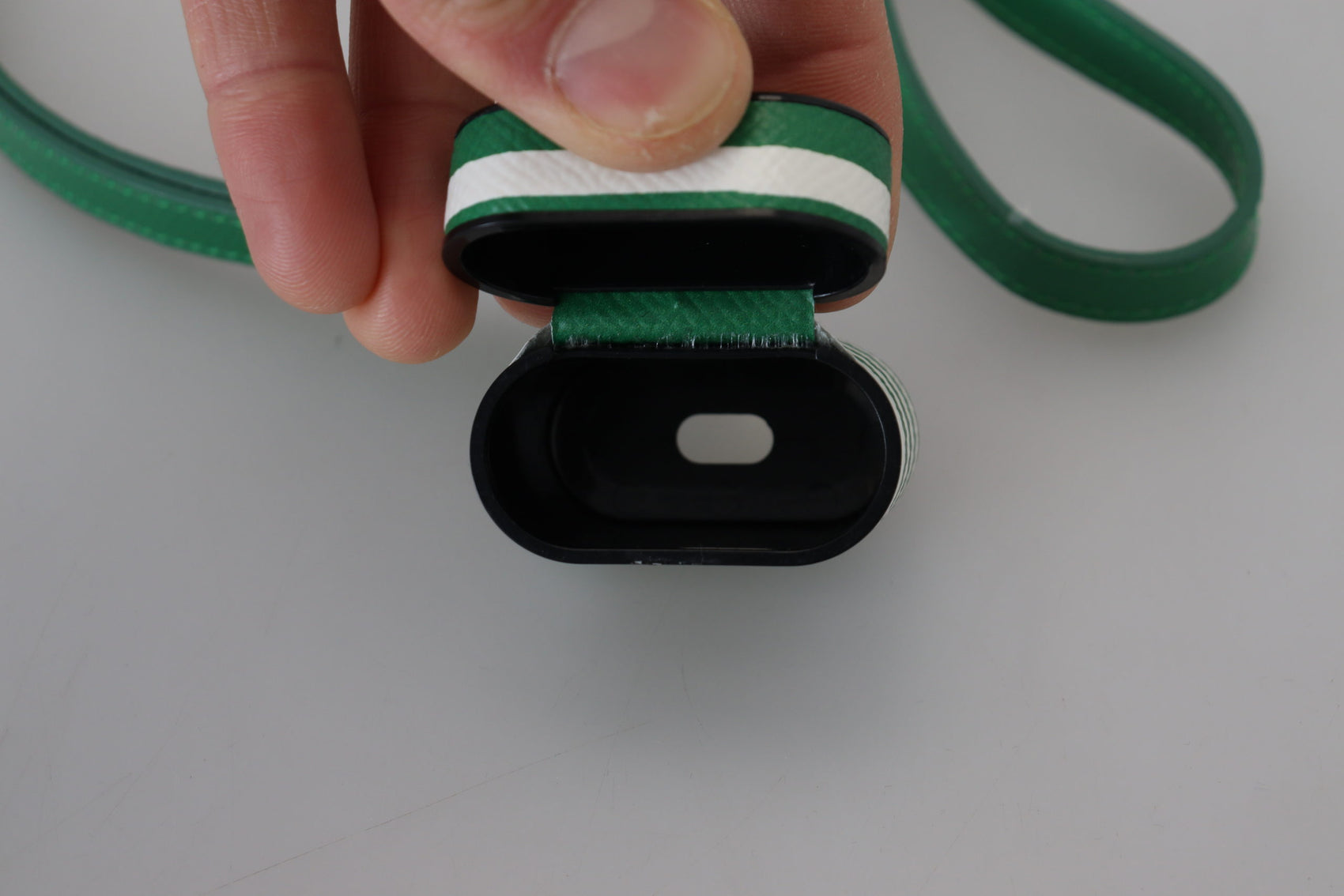 Elegante custodia in pelle per Airpods - Verde lussureggiante