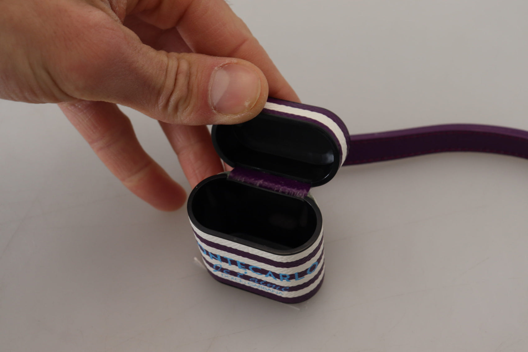 Custodia per Airpods in pelle viola chic