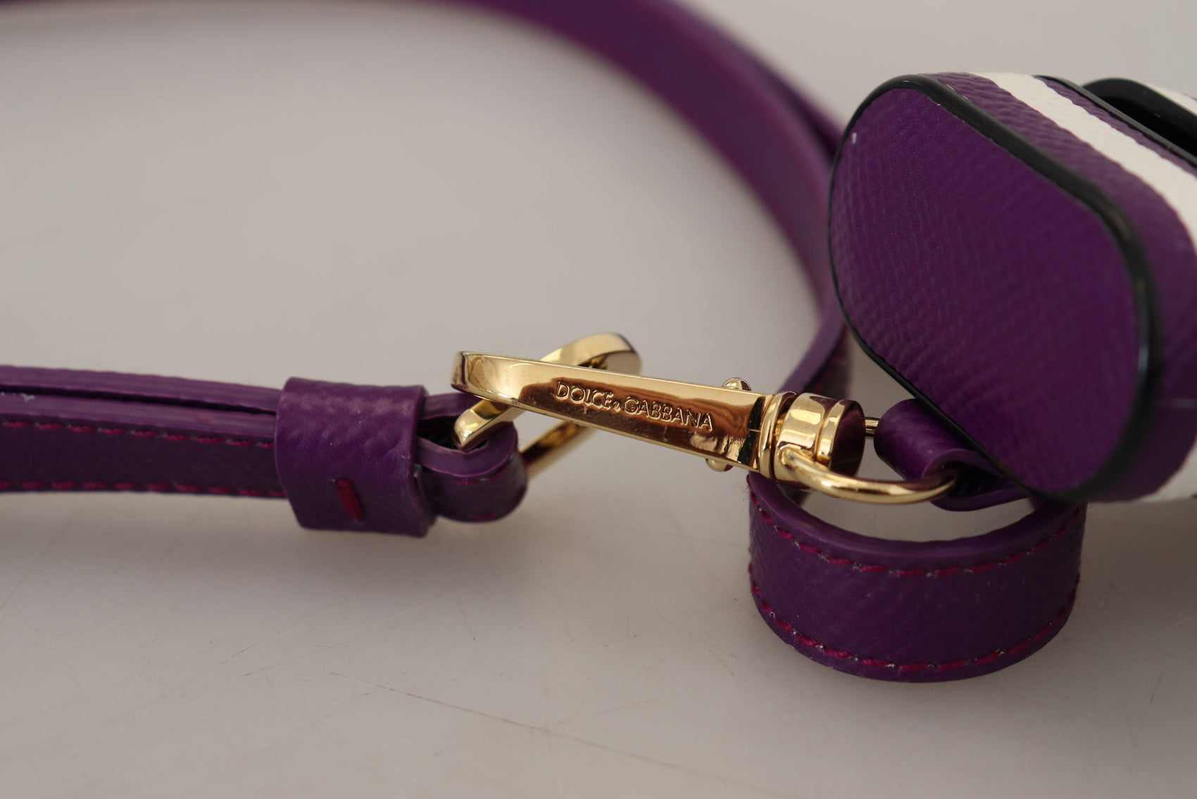 Custodia per Airpods in pelle viola chic