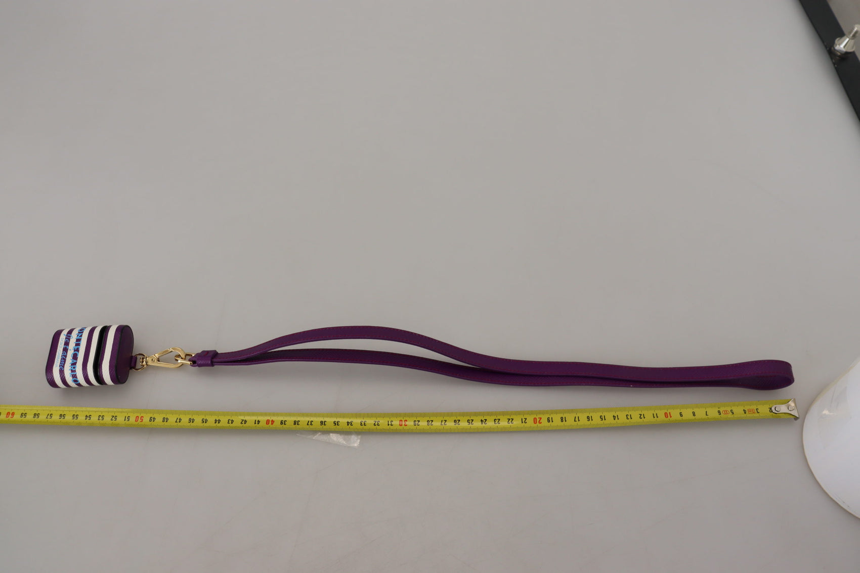 Custodia per Airpods in pelle viola chic