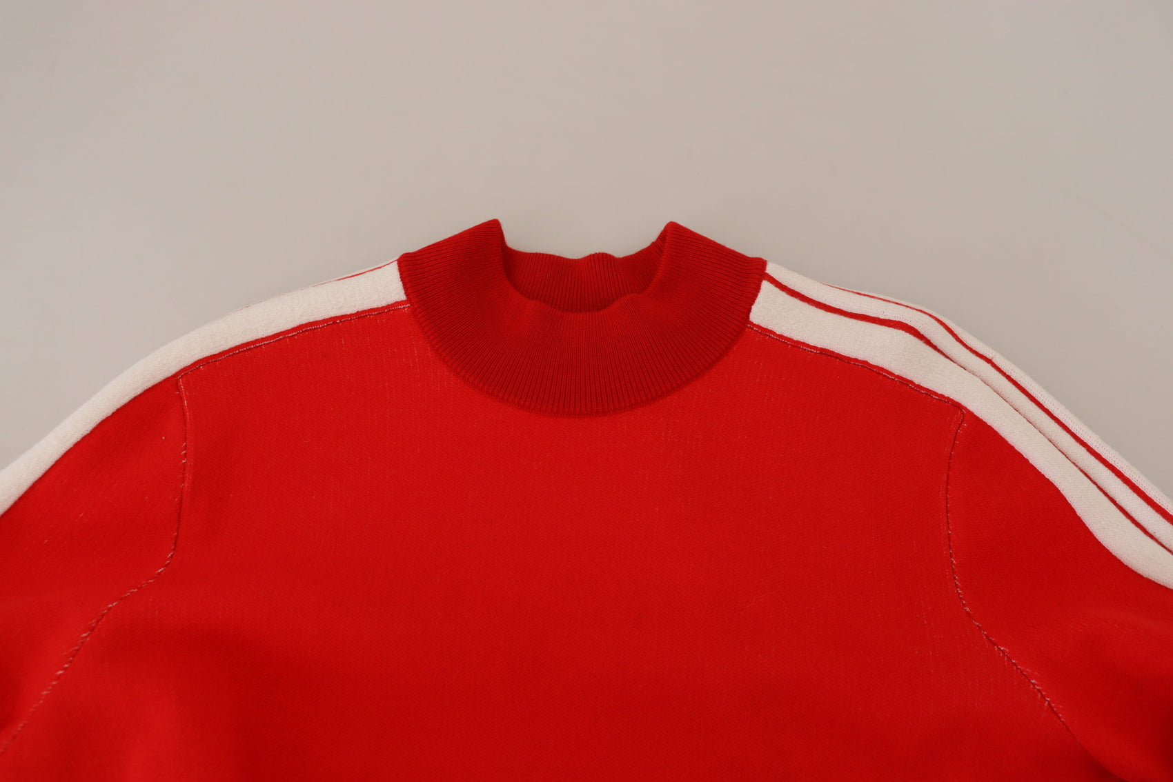 Eleganter roter Pullover für Herren