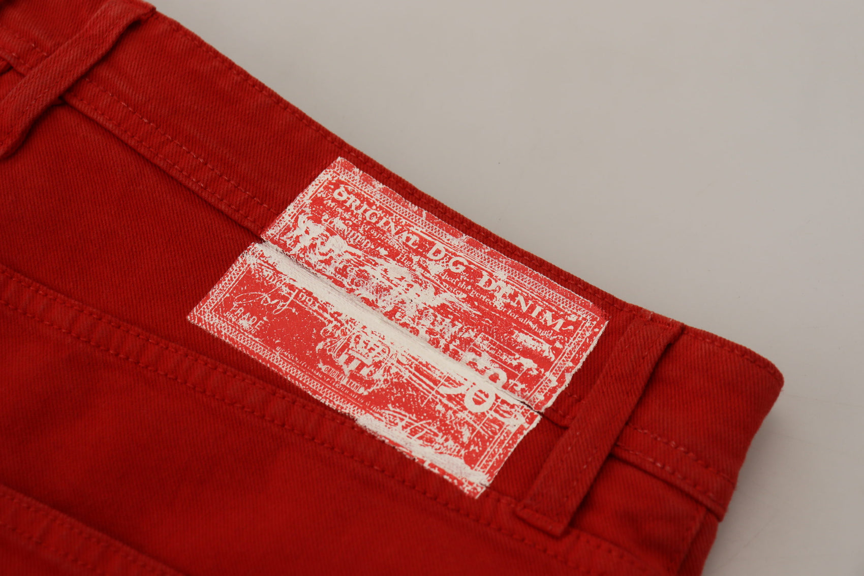 Schicke rote Baumwoll-Jeanshose