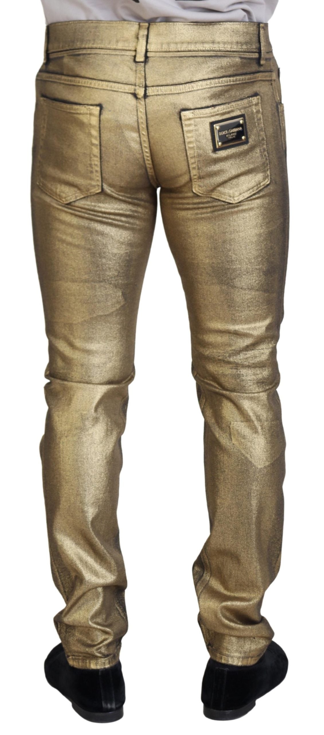 Elegante Eleganz aus goldenem Denim