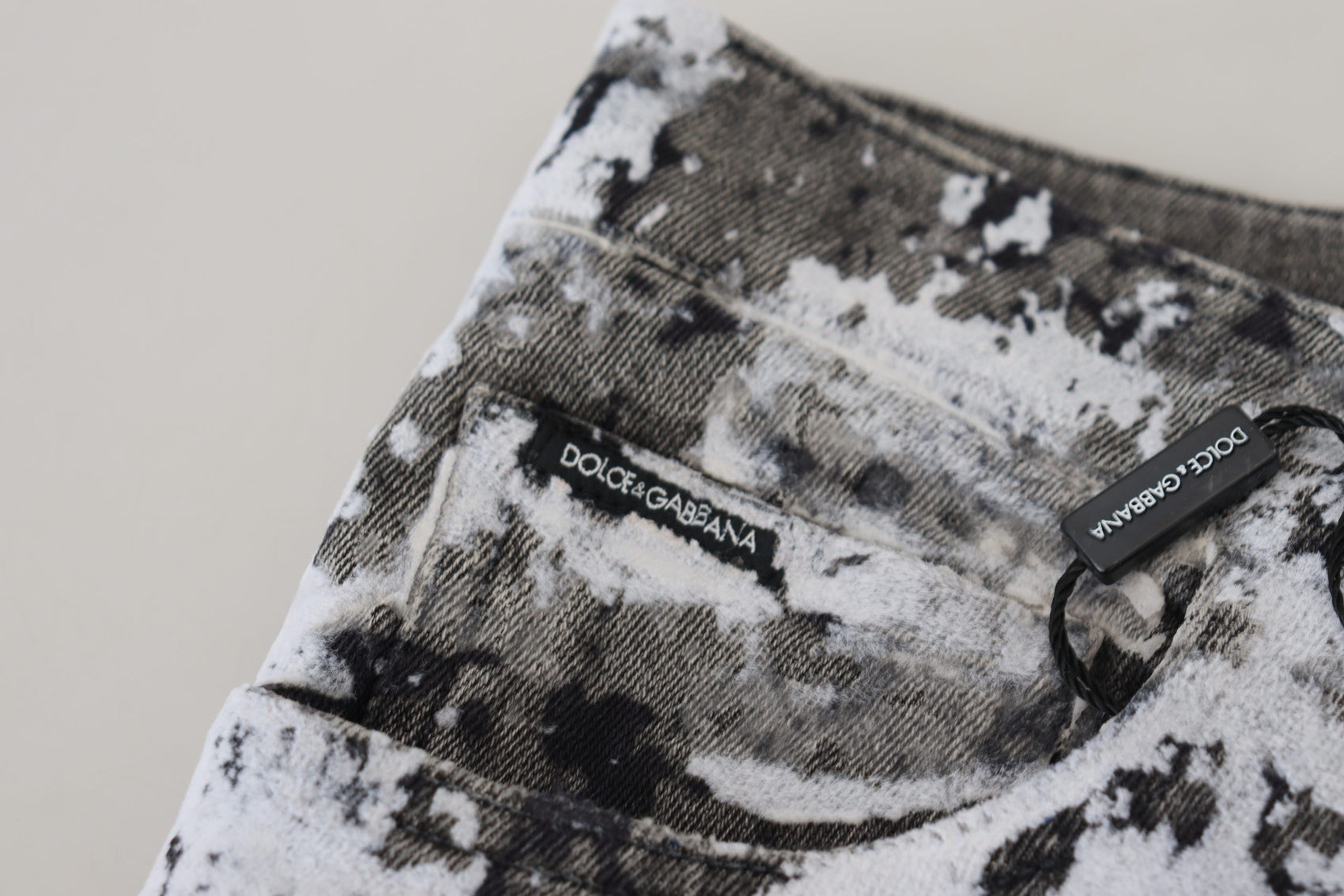 Mehrfarbiges Tie-Dye-Denim-Spektakel
