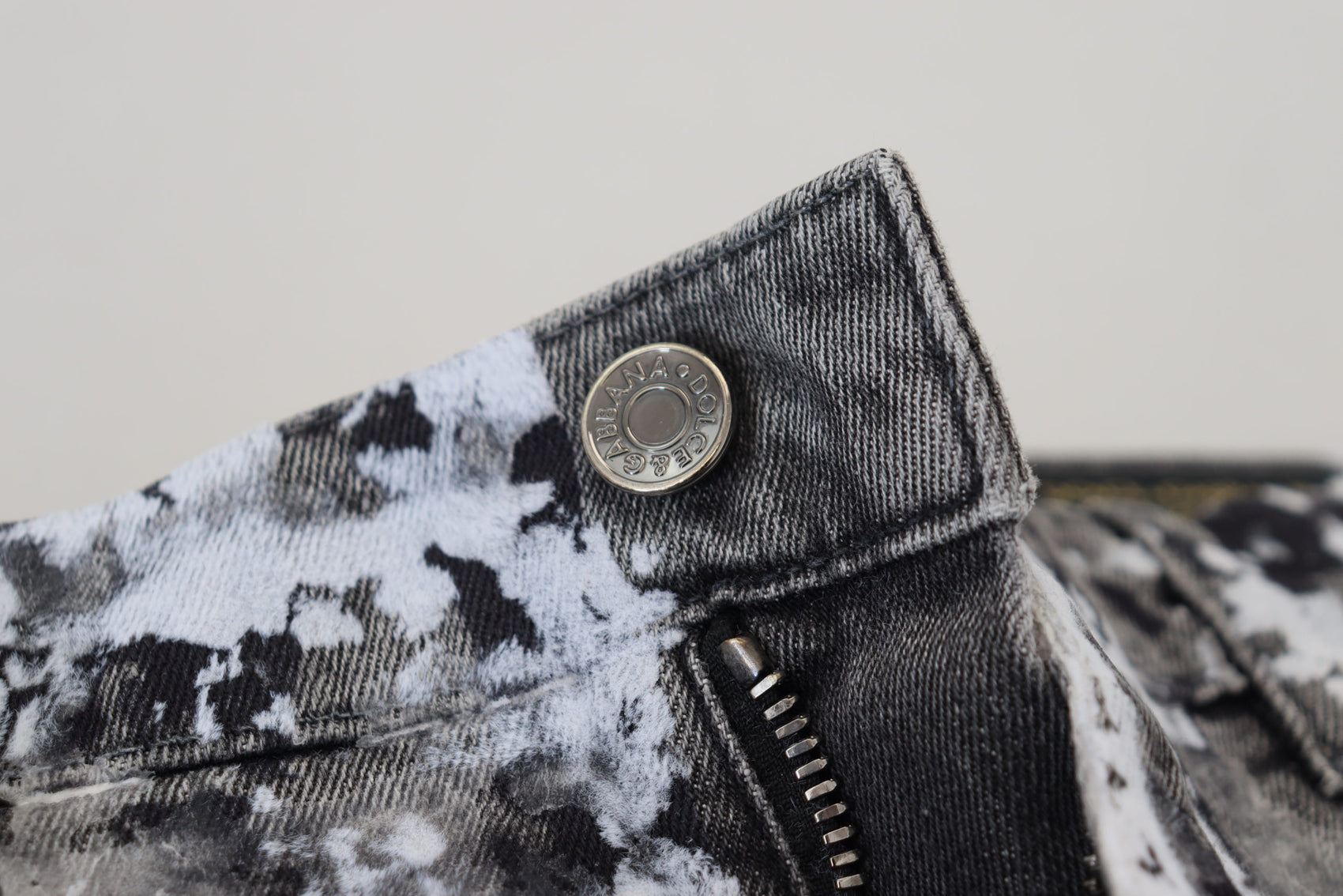 Mehrfarbiges Tie-Dye-Denim-Spektakel