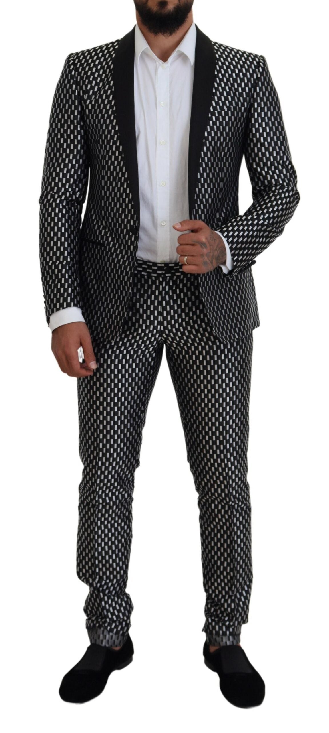 Elegante abito slim fit in misto seta nera
