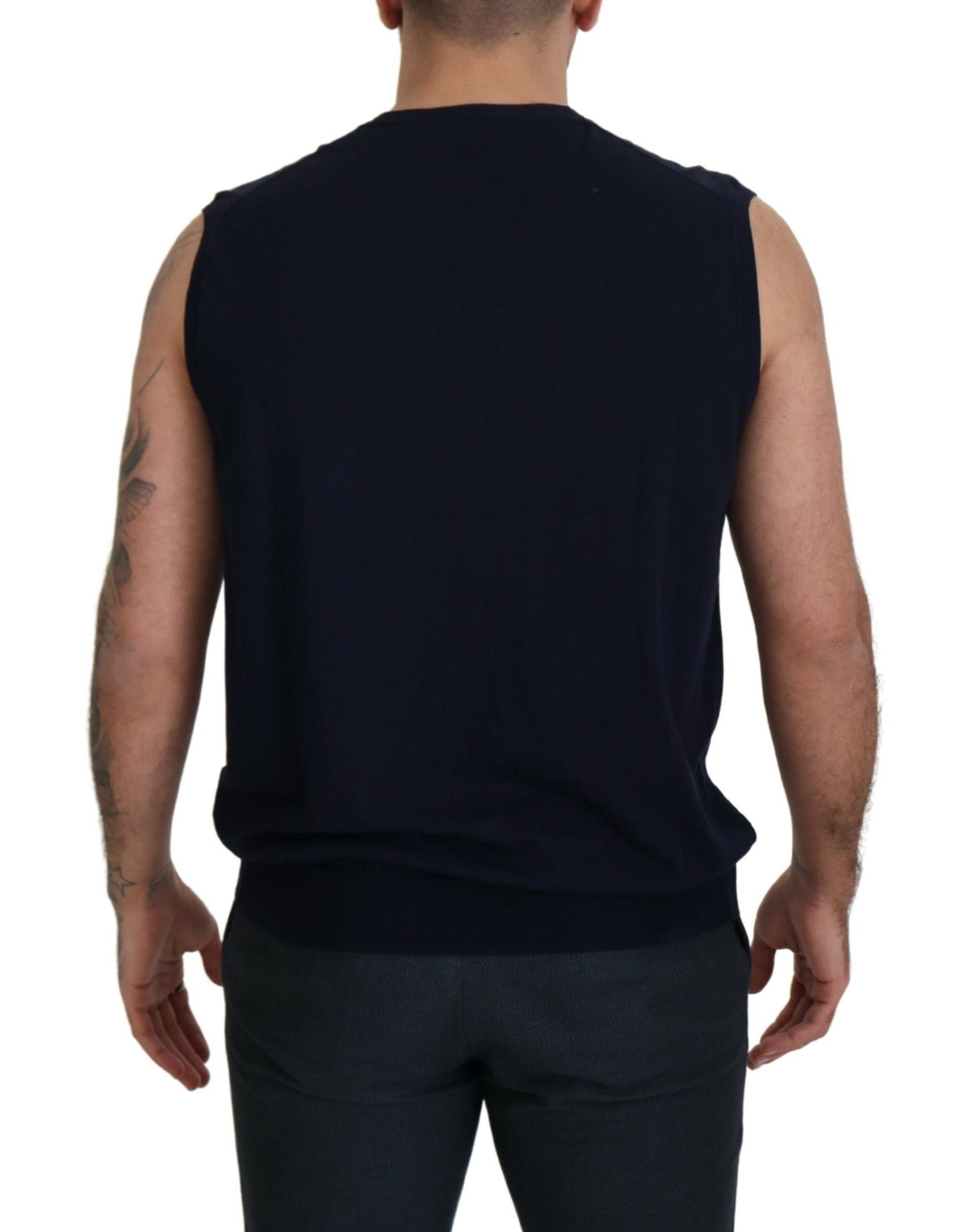 Elegantes schwarzes ärmelloses Tanktop mit V-Ausschnitt