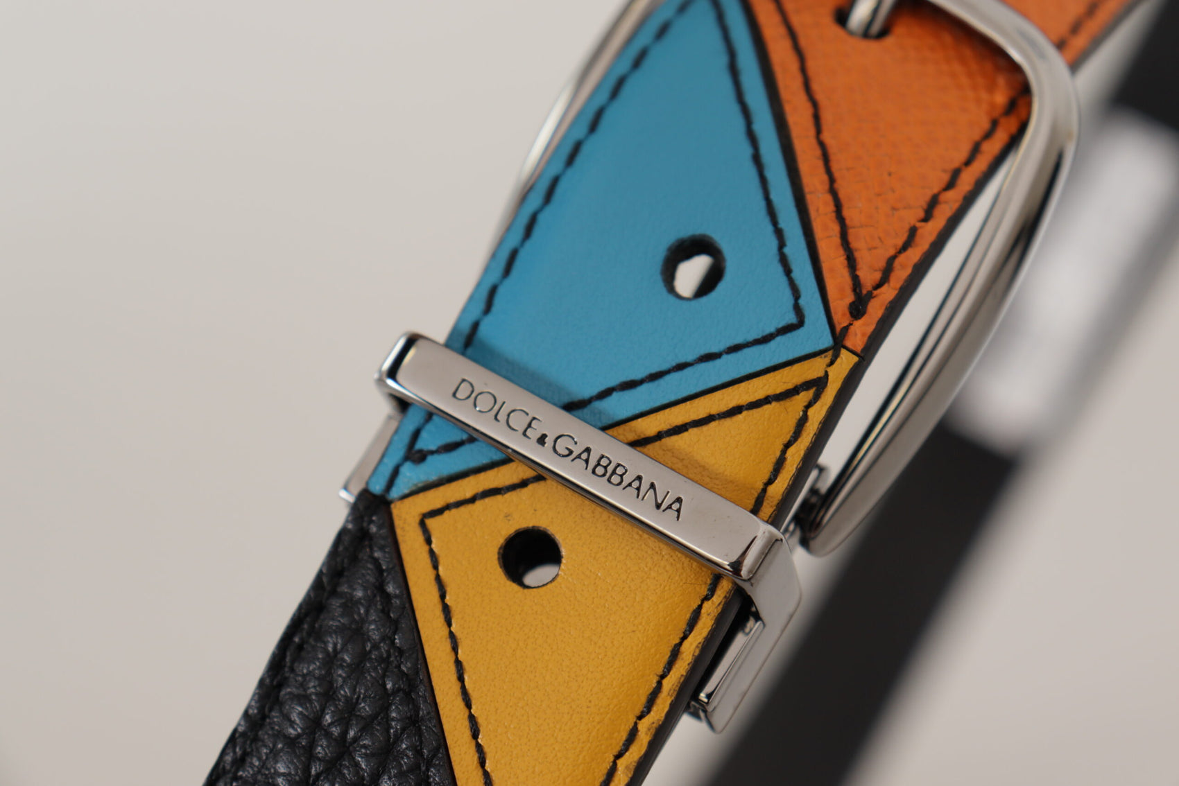 Elegante cintura in pelle multicolore con fibbia argentata