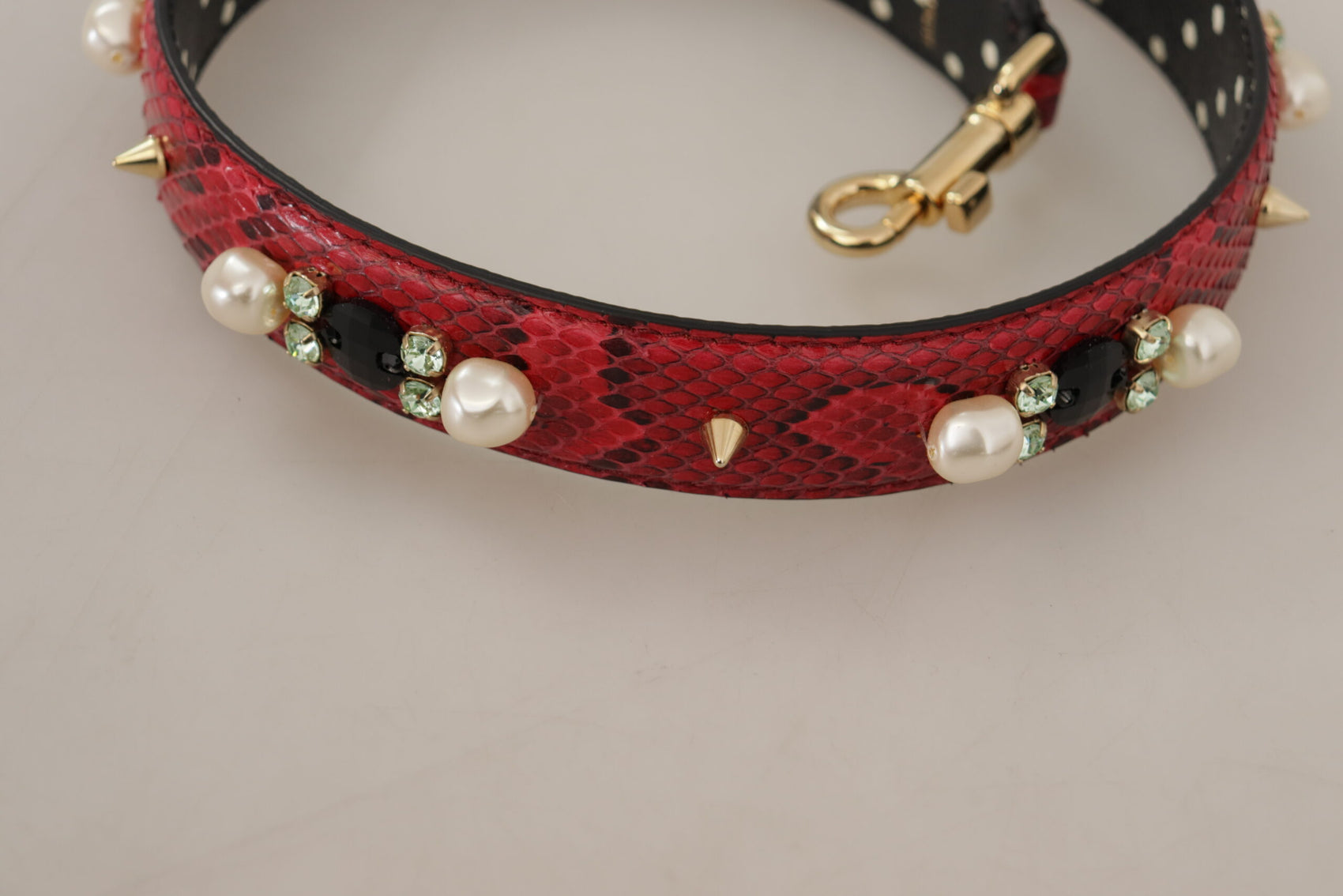 Elegante tracolla in pelle di pitone rosso