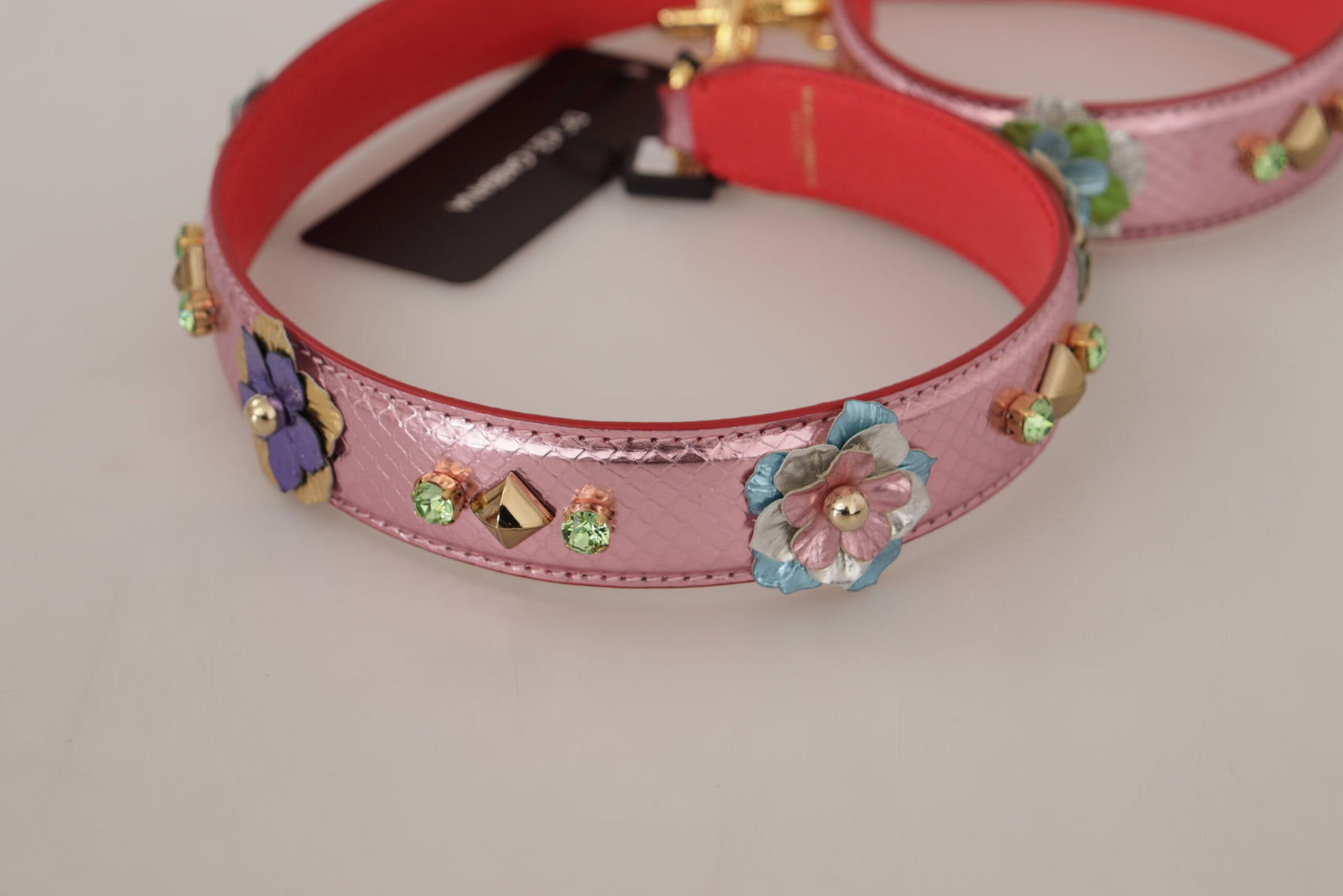 Elegante tracolla in pelle rosa metallizzata