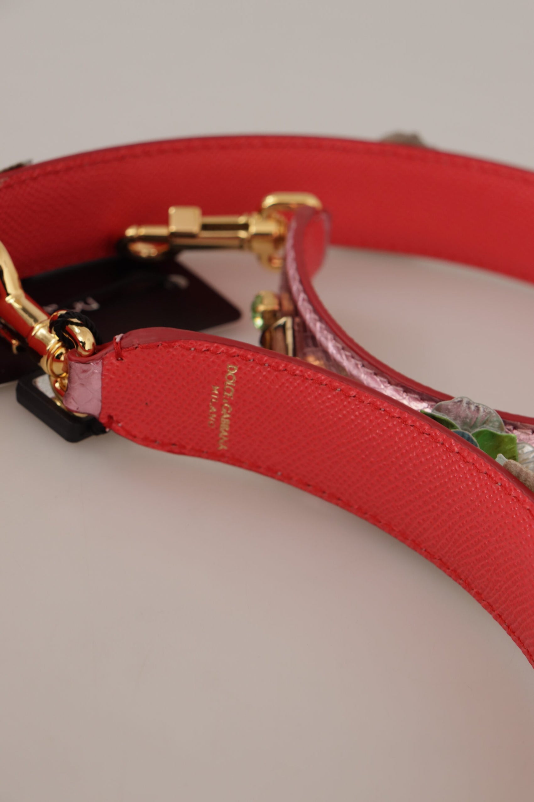 Elegante tracolla in pelle rosa metallizzata