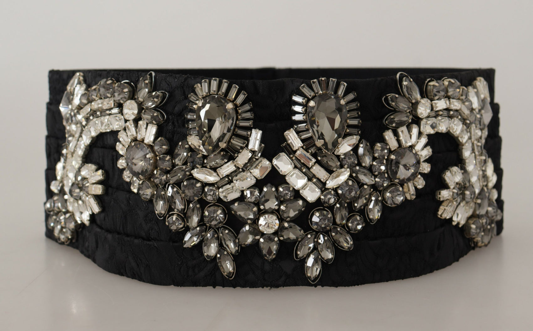 Eleganter strassverzierter Seidengürtel