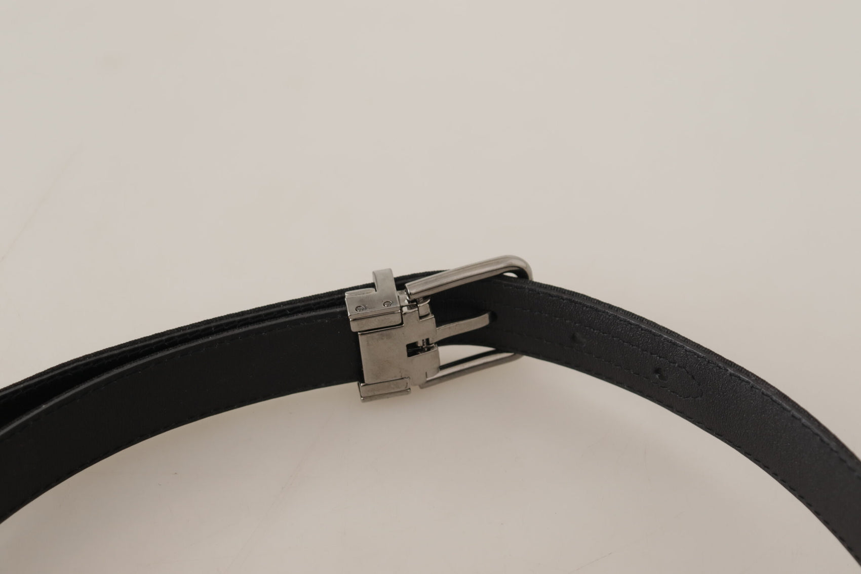 Eleganter schwarzer Canvas- und Ledergürtel