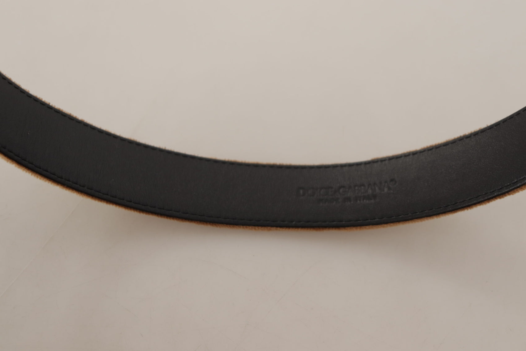 Eleganter Ledergürtel mit gravierter Schnalle