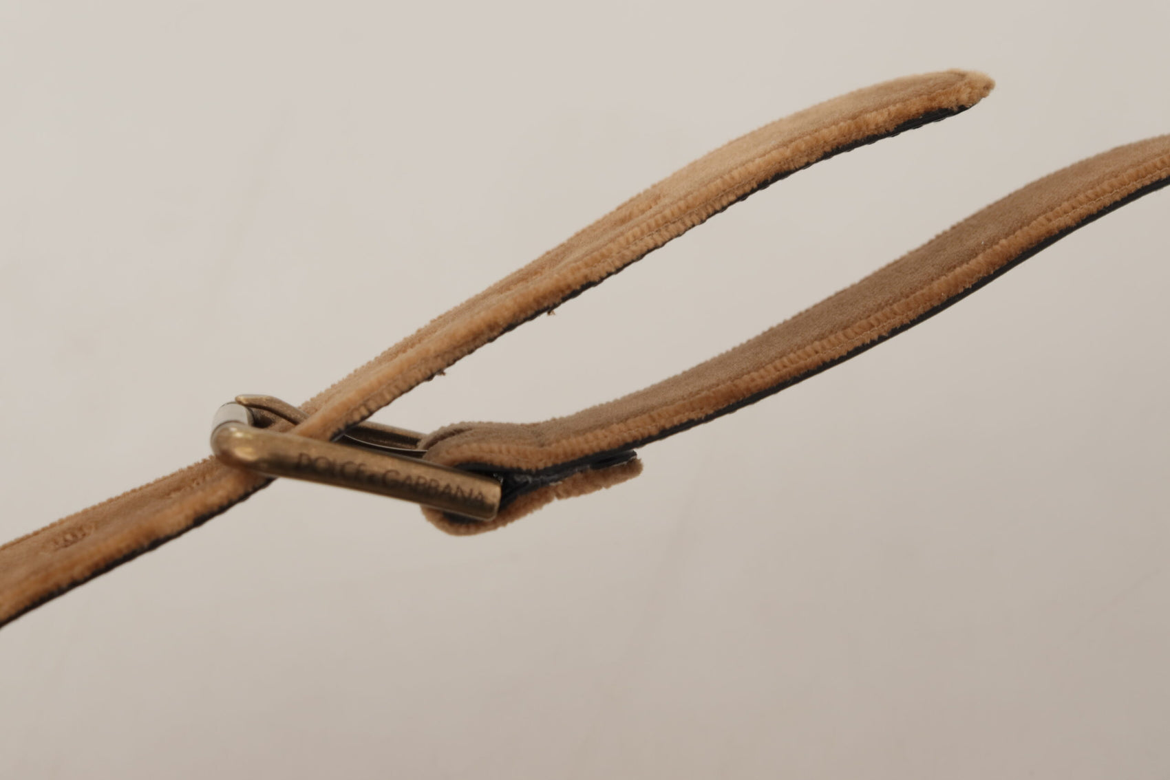 Eleganter Ledergürtel mit gravierter Schnalle