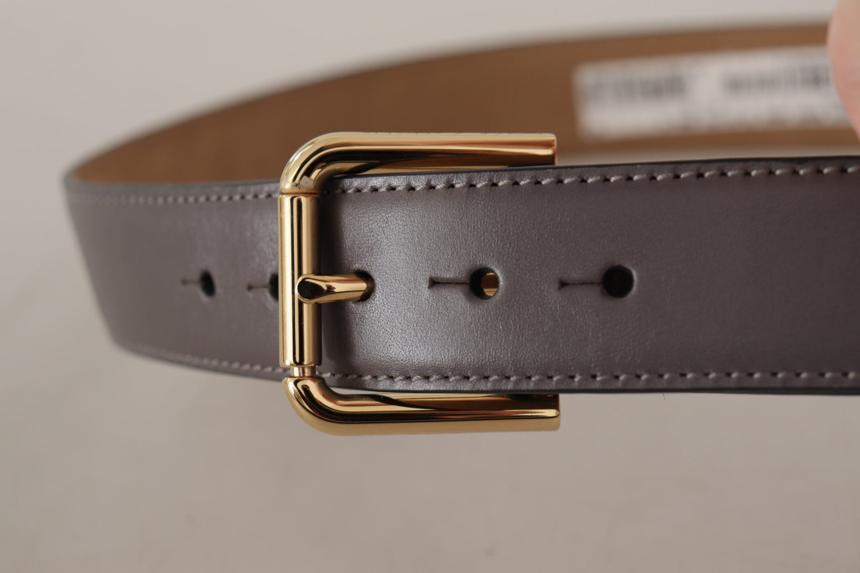 Eleganter Ledergürtel mit gravierter Schnalle