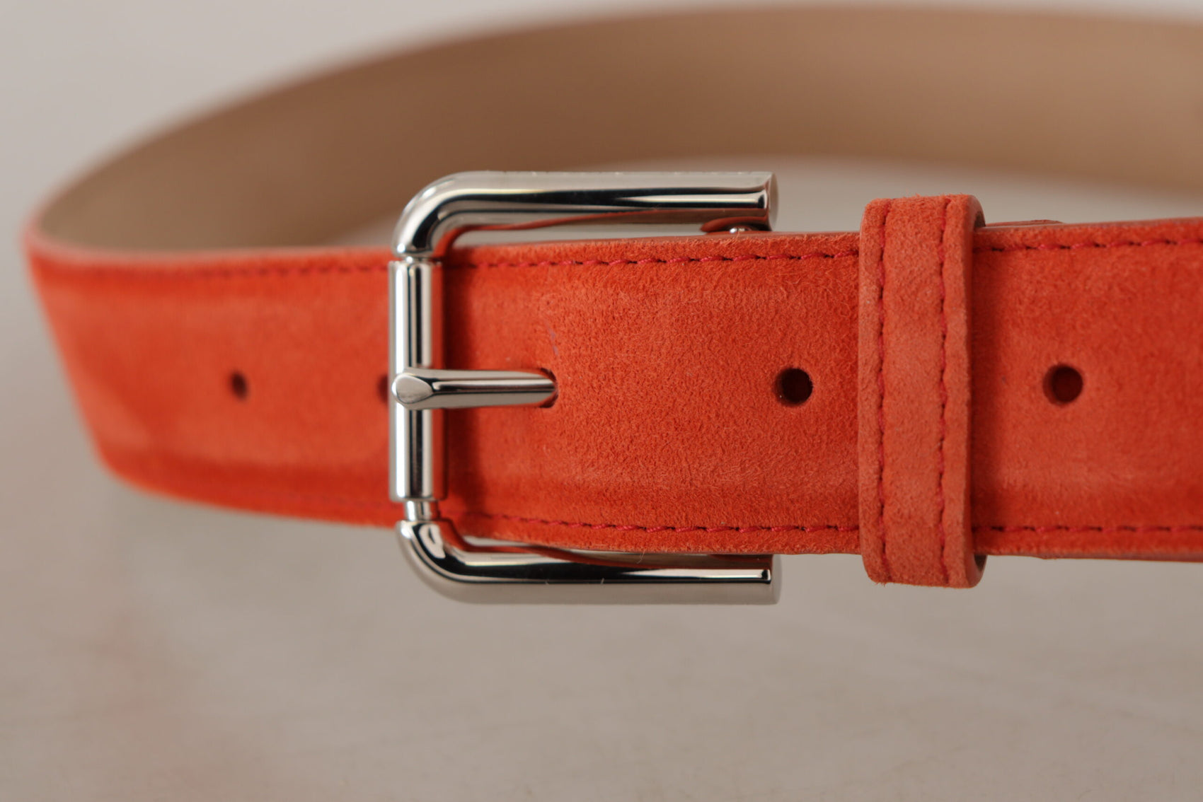 Eleganter Wildledergürtel in leuchtendem Orange