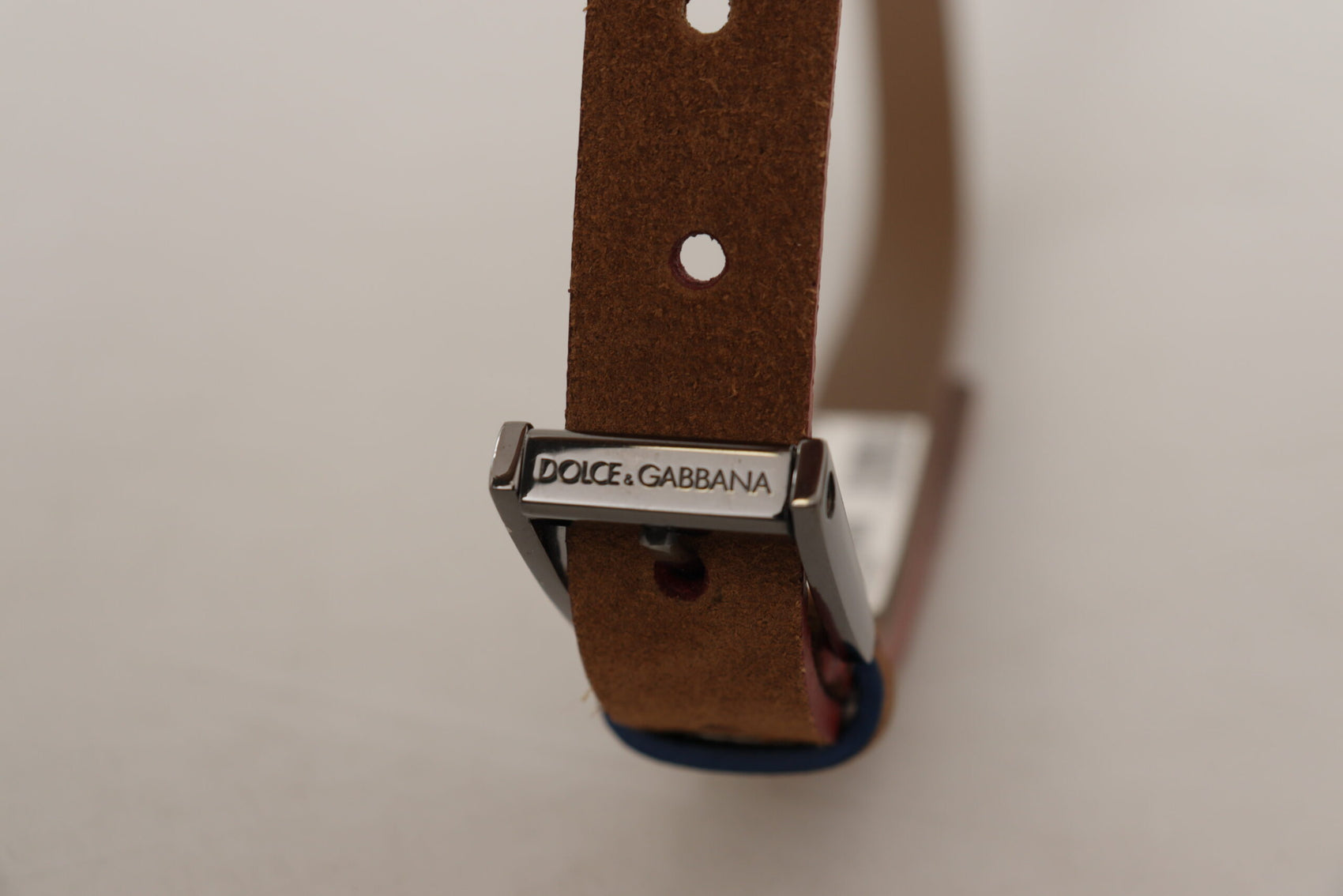 Schicker Wildledergürtel mit Logo-Gravurschnalle