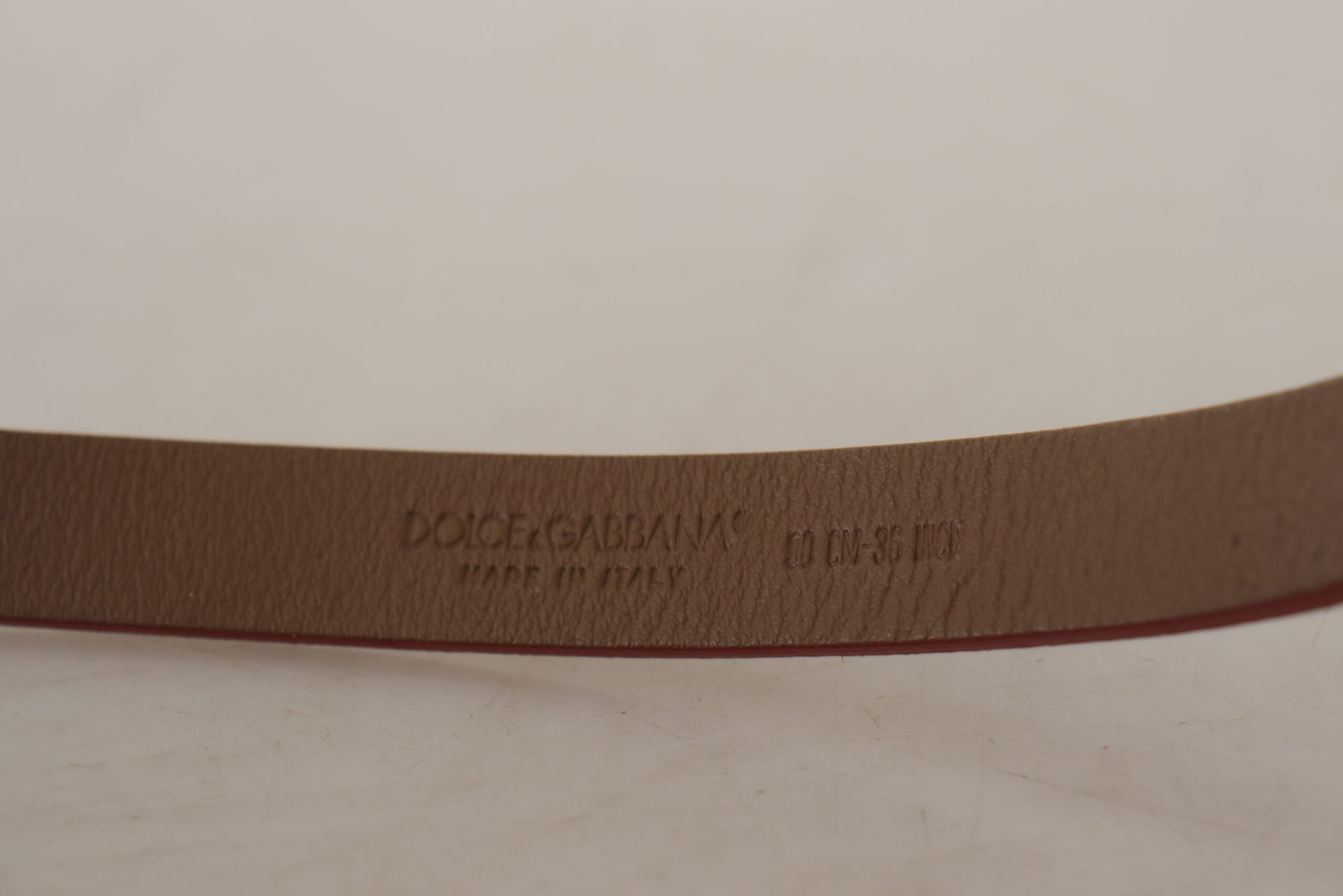 Schicker Wildledergürtel mit Logo-Gravurschnalle