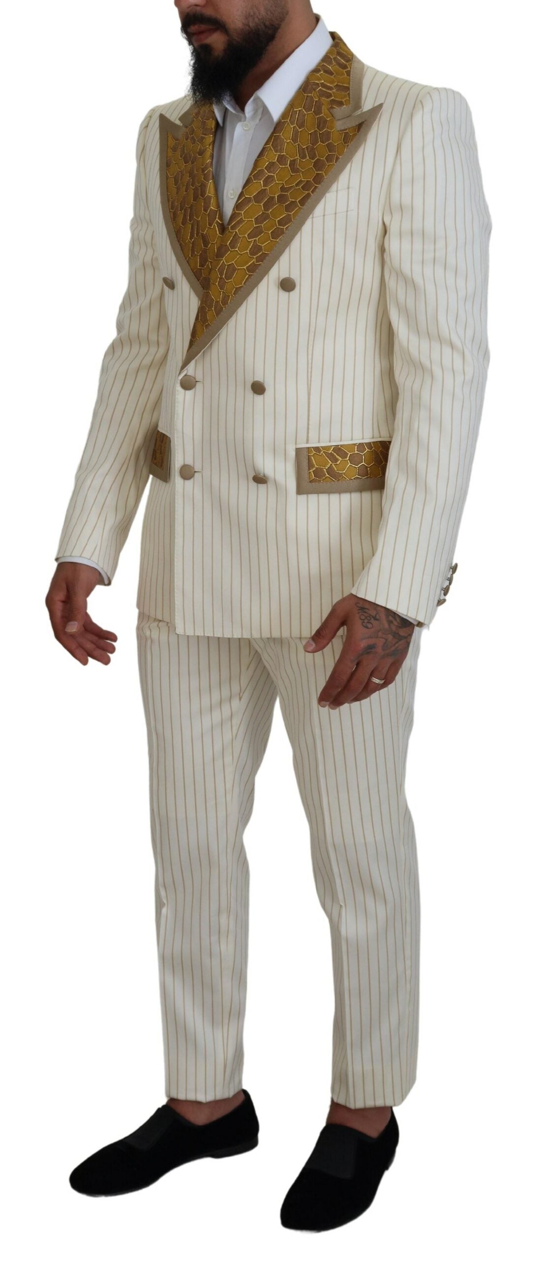 Eleganter cremefarbener Zweireiheranzug