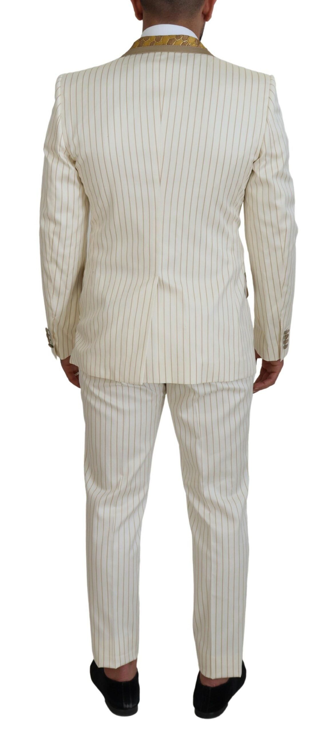 Eleganter cremefarbener Zweireiheranzug