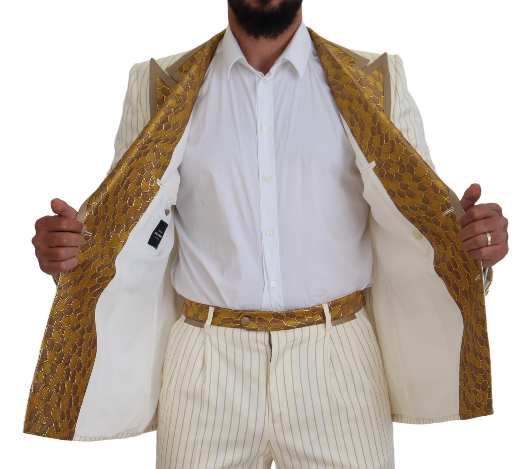 Eleganter cremefarbener Zweireiheranzug