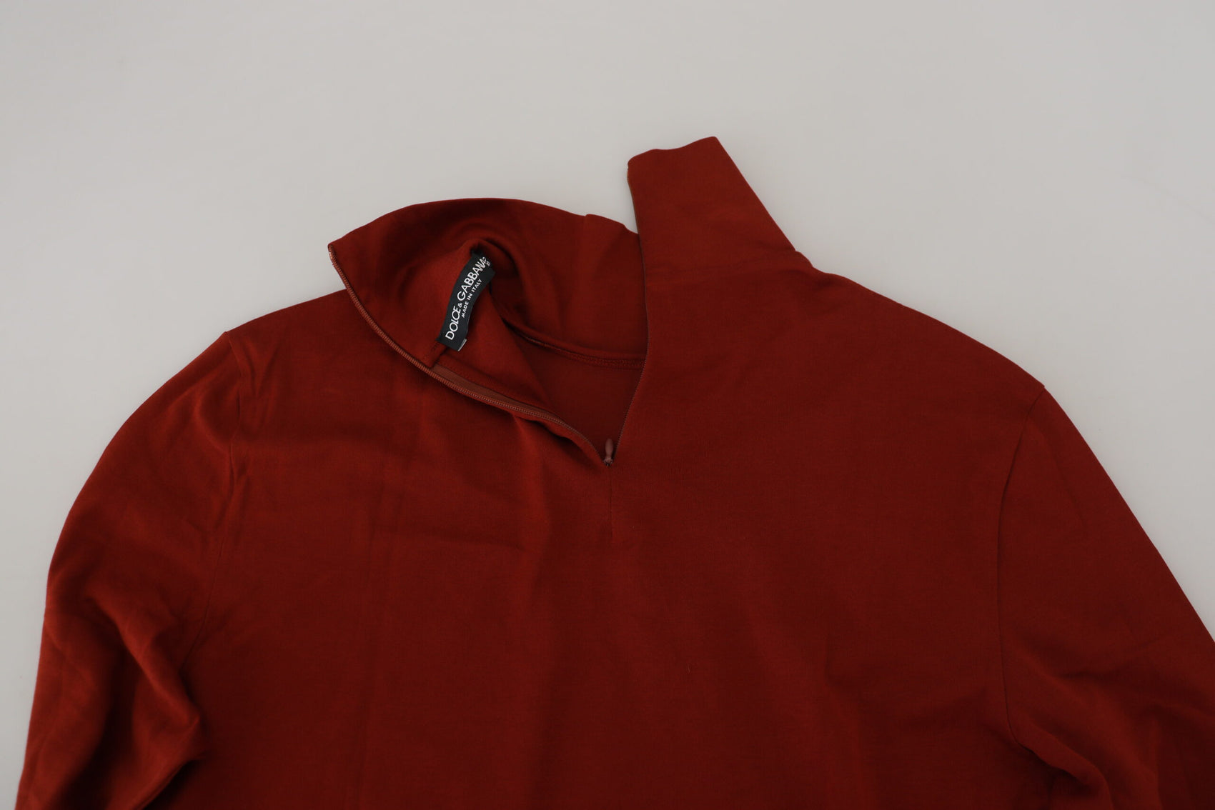 Elegante maglione con cerniera e colletto color marrone