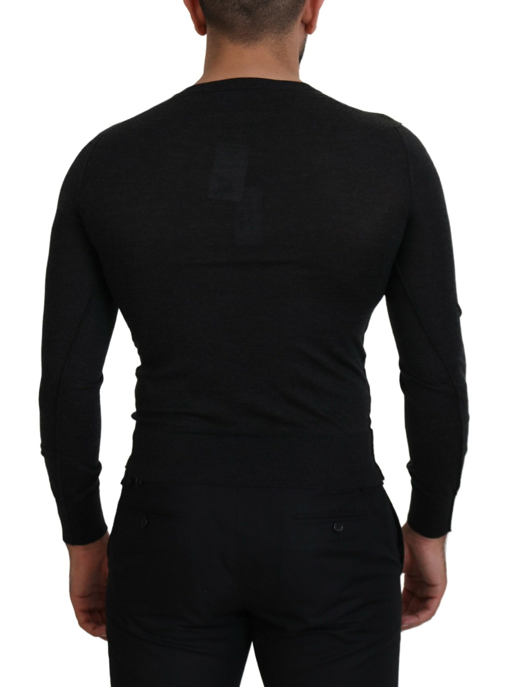 Maglione in cashmere con scollo a V e ricamo a cuore