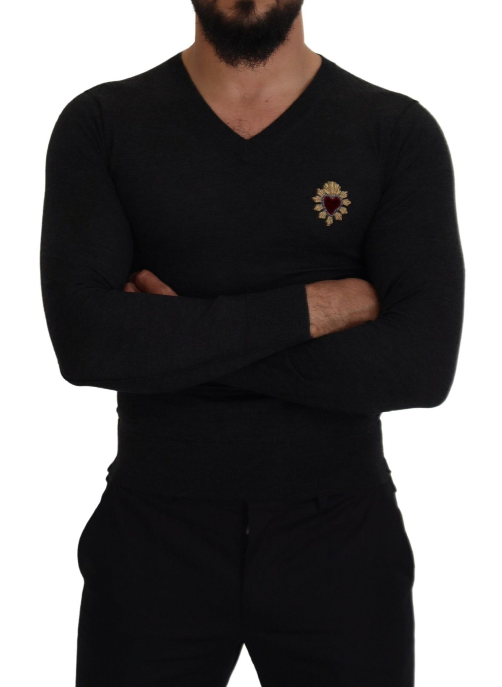 Maglione in cashmere con scollo a V e ricamo a cuore