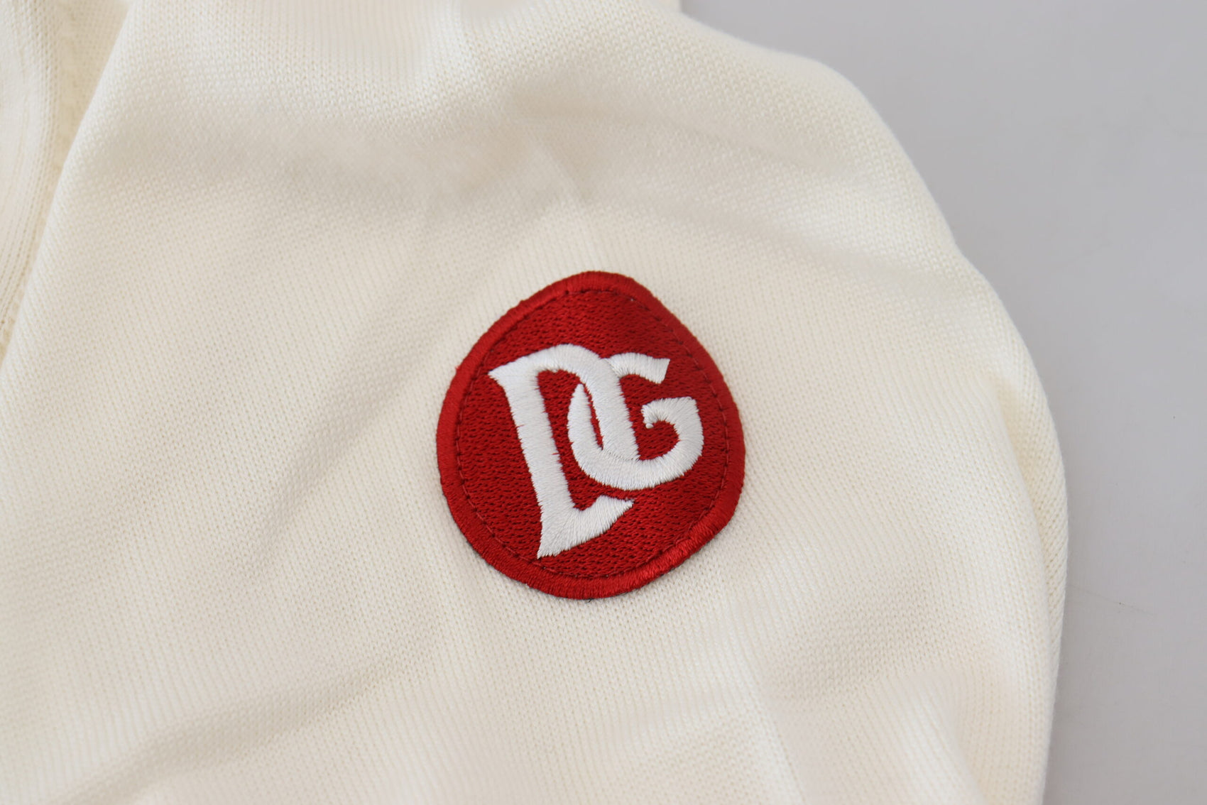 Maglione in cotone e seta bianco sporco con scollo a V