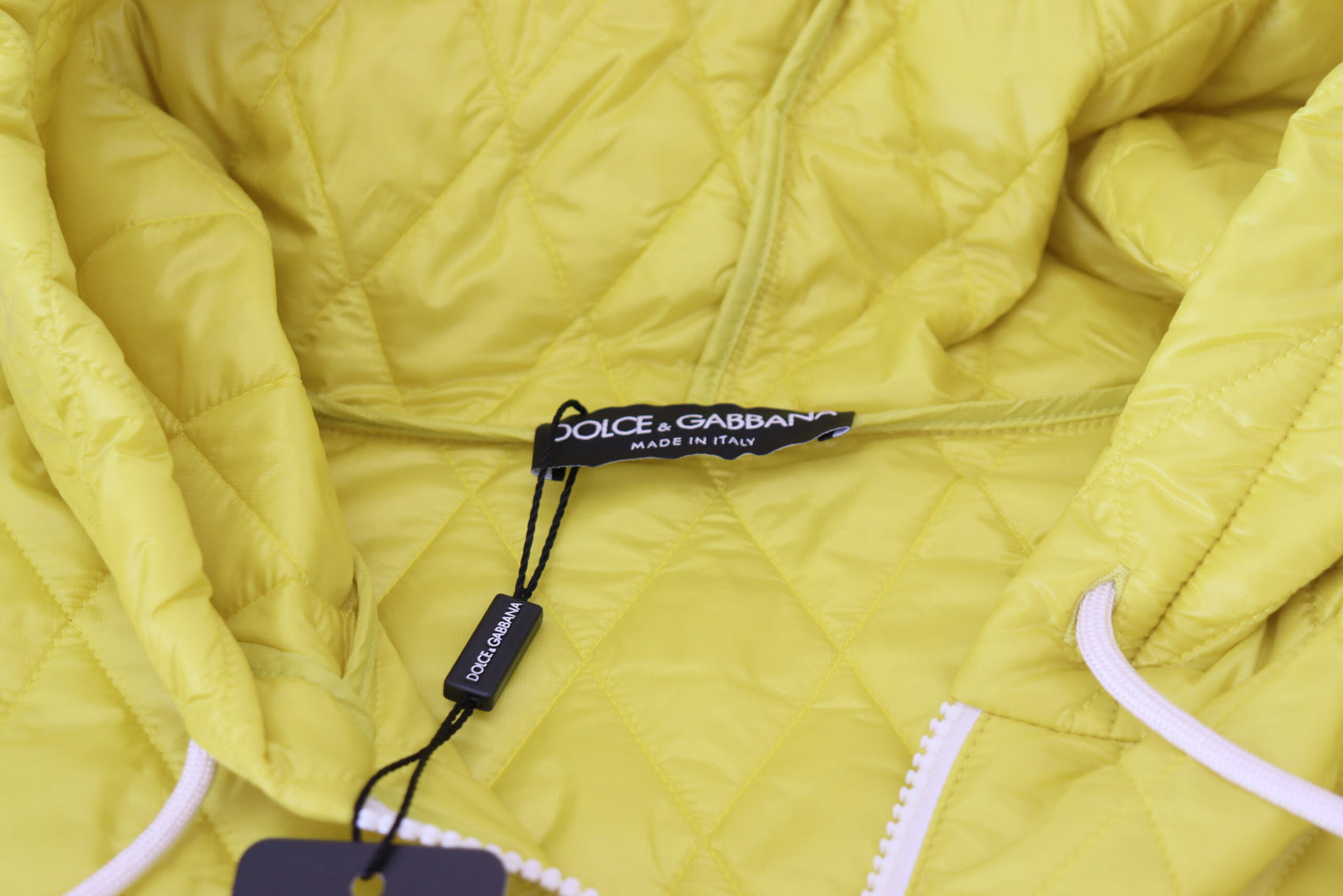 Elegante giacca con cappuccio gialla