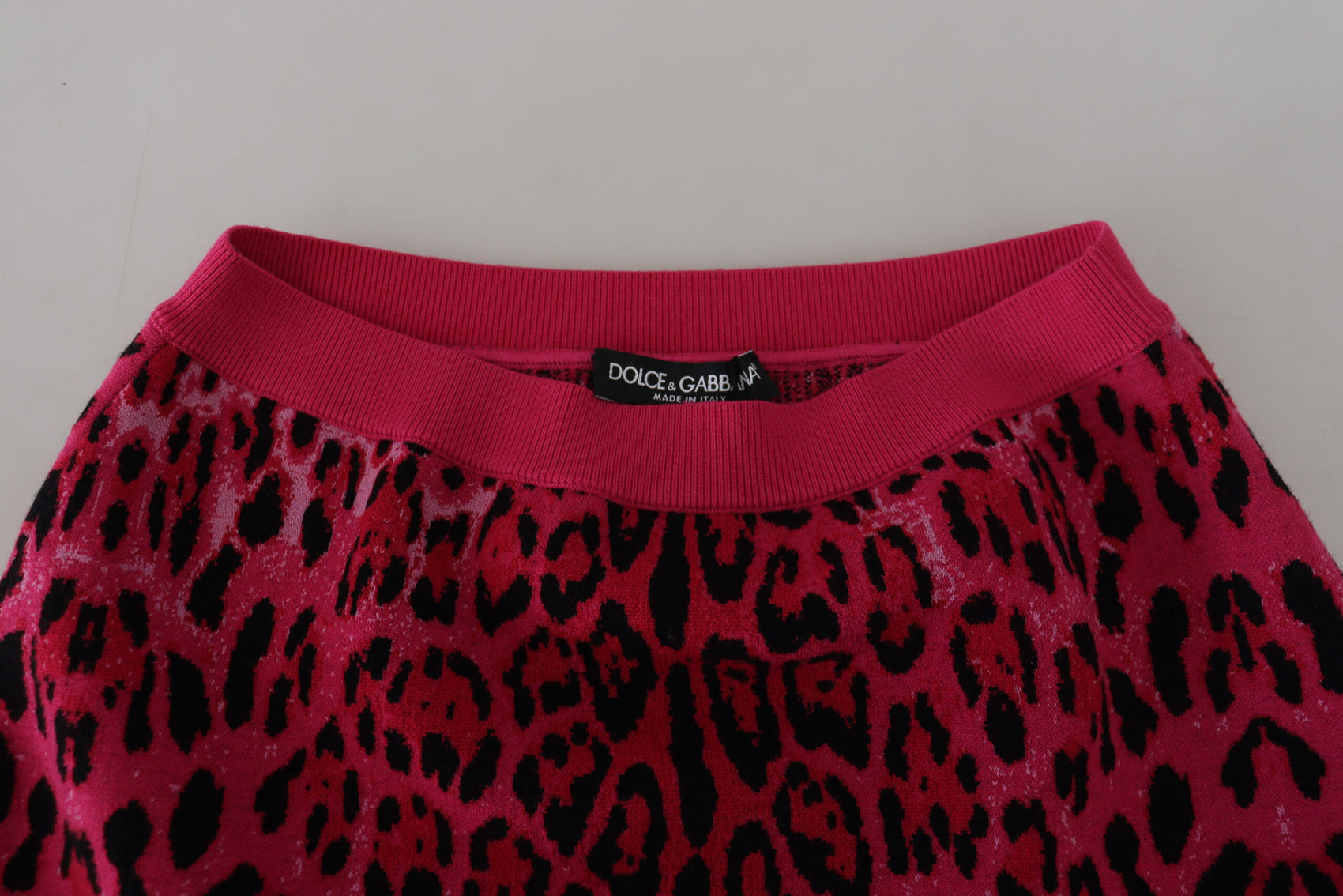 Minigonna leopardata rosa a vita alta chic