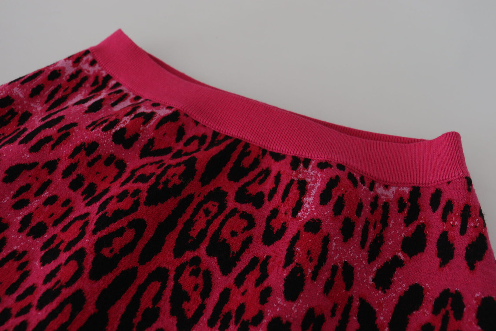 Minigonna leopardata rosa a vita alta chic