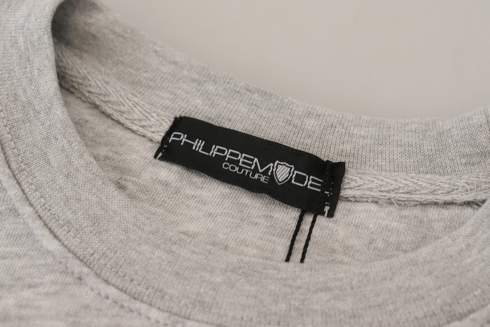 Eleganter grauer bedruckter Baumwollpullover