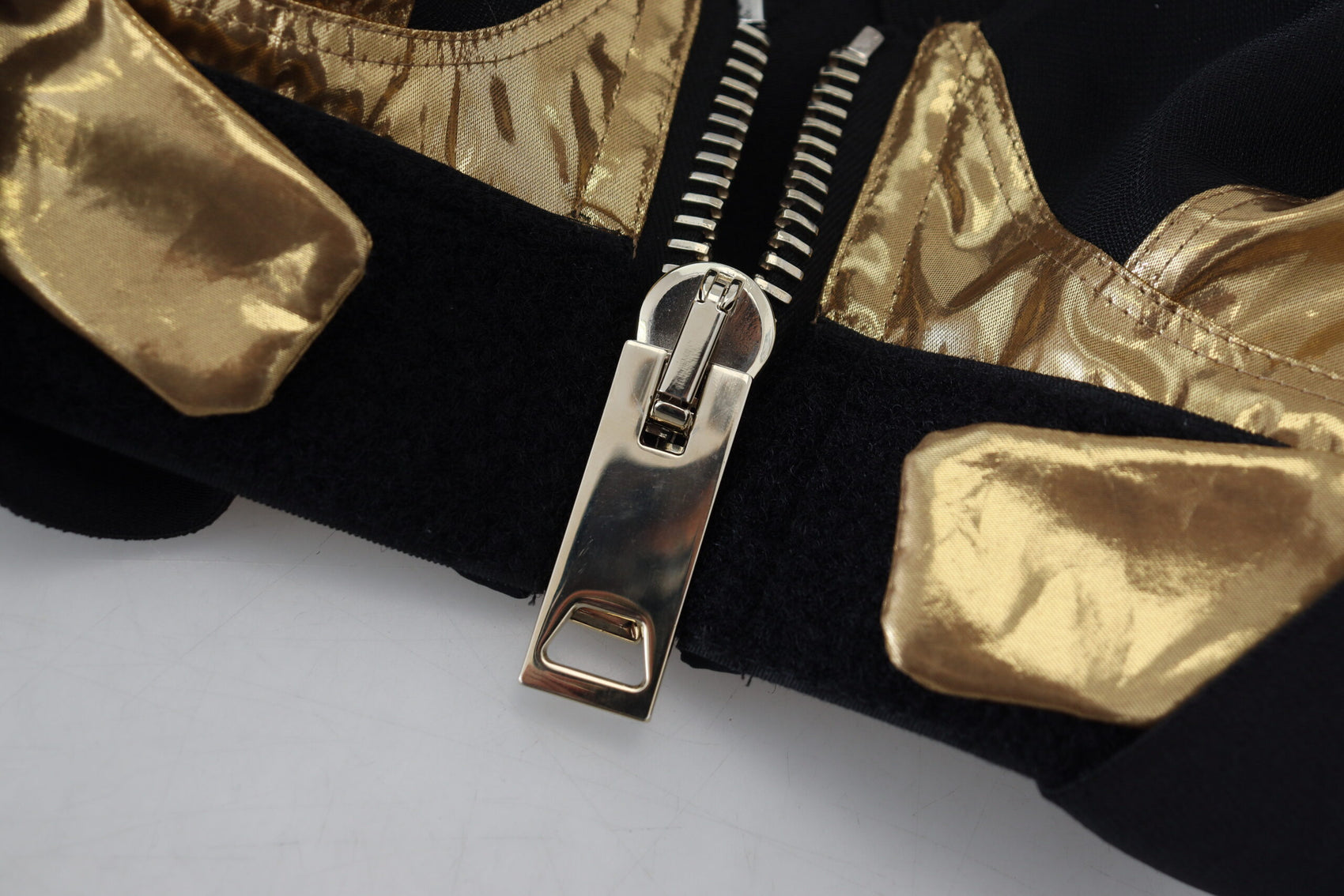 Elegantes Crop Top mit Frontreißverschluss