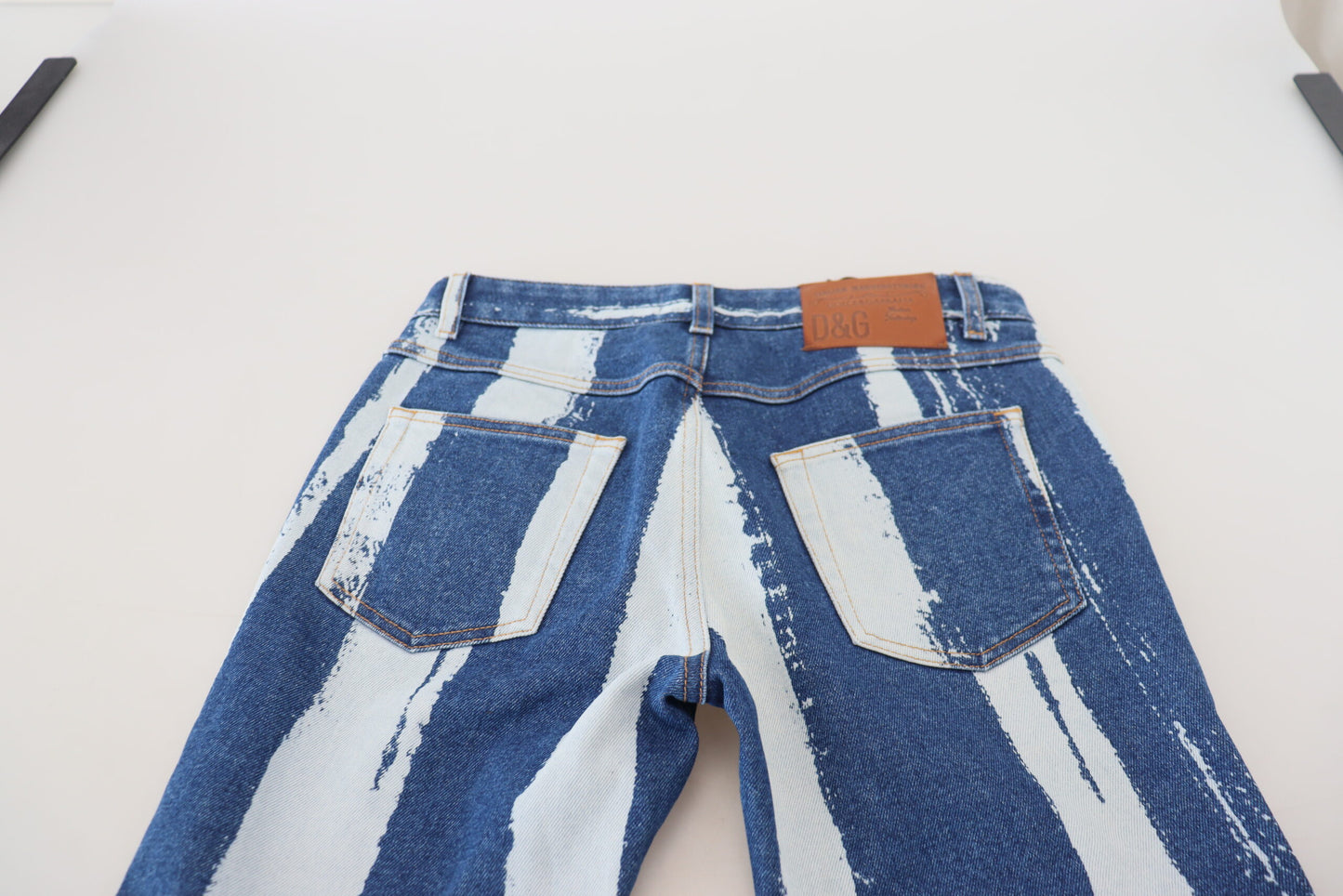 Jeans slim fit a righe eleganti in stile italiano
