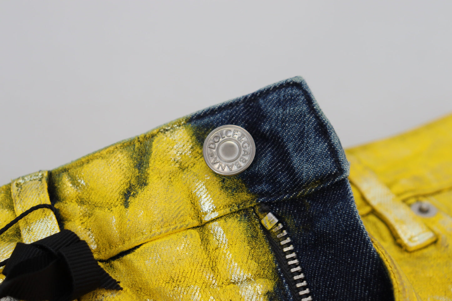 Jeans dritti a vita alta chic in giallo brillante