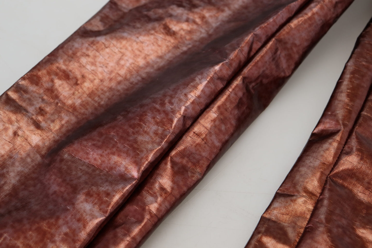 Skinny Jeans mit hoher Taille in Metallic-Bronze
