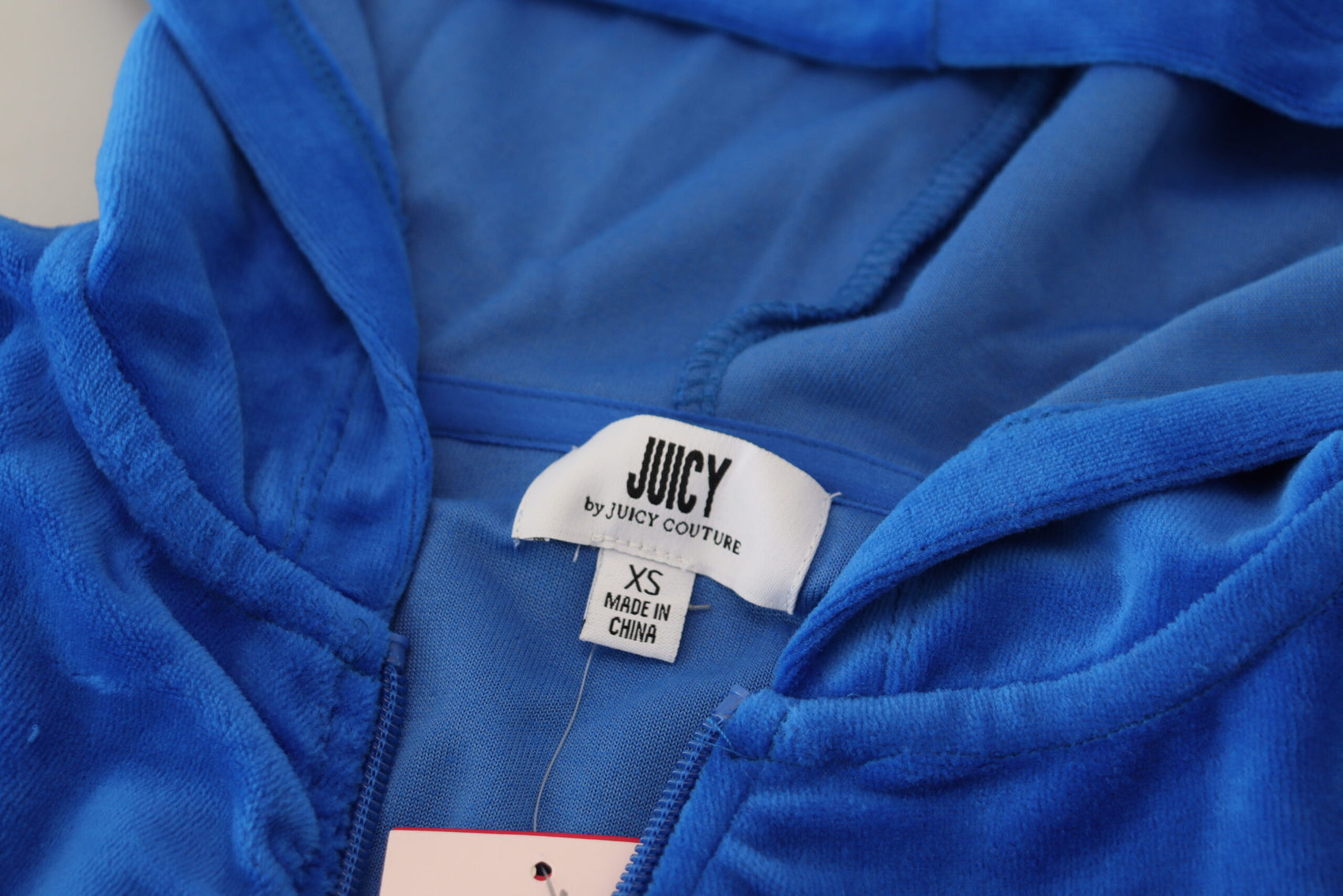 Glamouröser Kurzpullover mit Kapuze und Reißverschluss in Blau