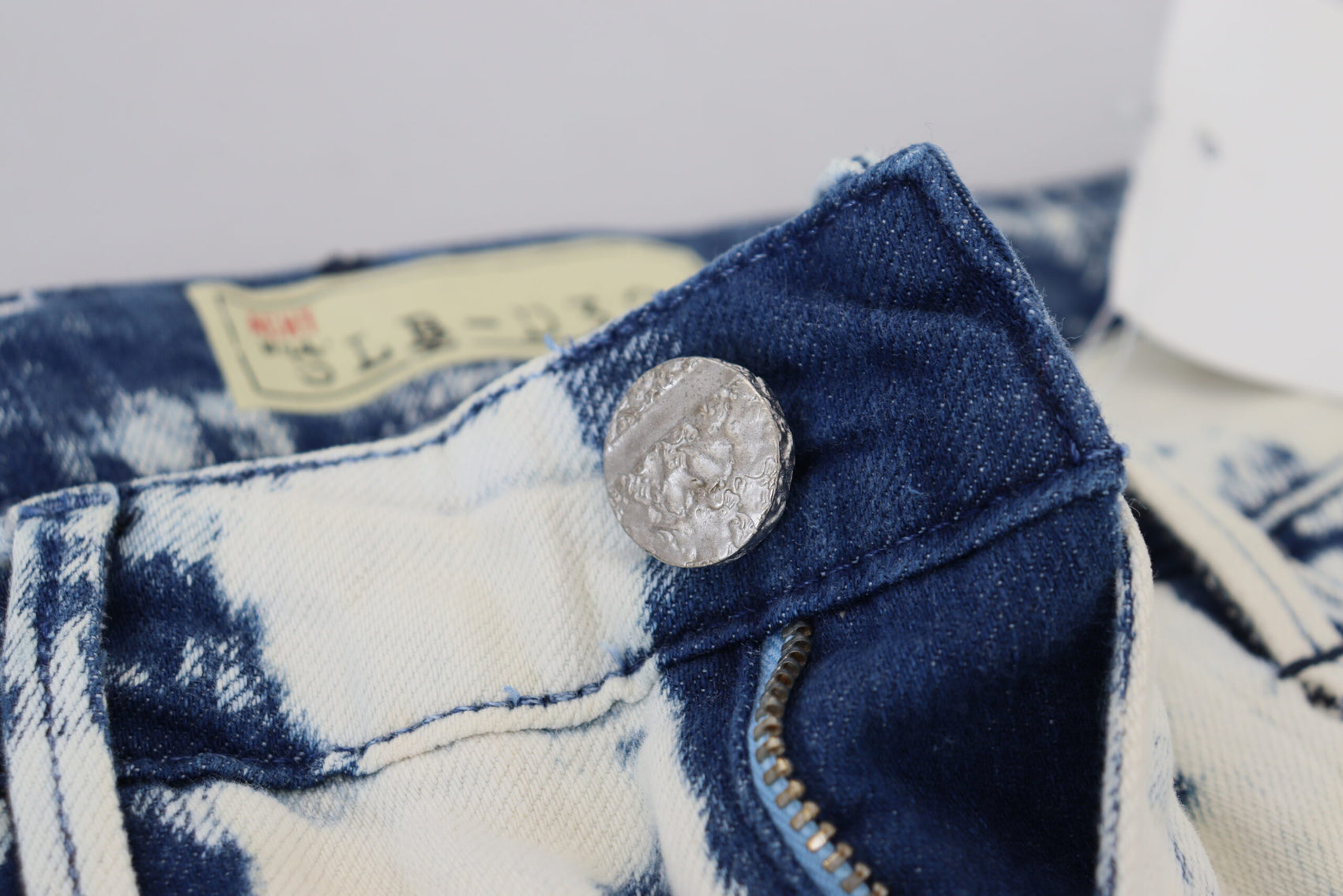 Schicke zerfetzte Skinny Jeans mit niedriger Taille