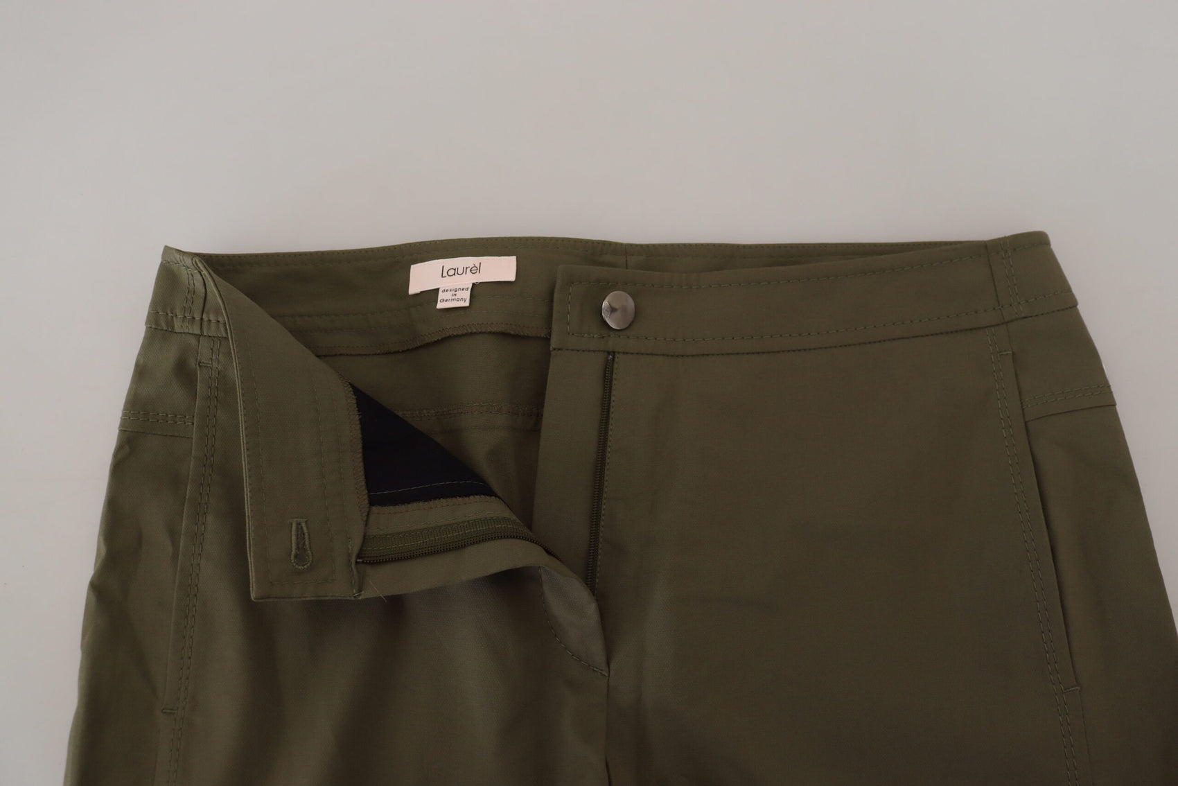 Elegante, schmal zulaufende grüne Hose – Schicke Alltagskleidung