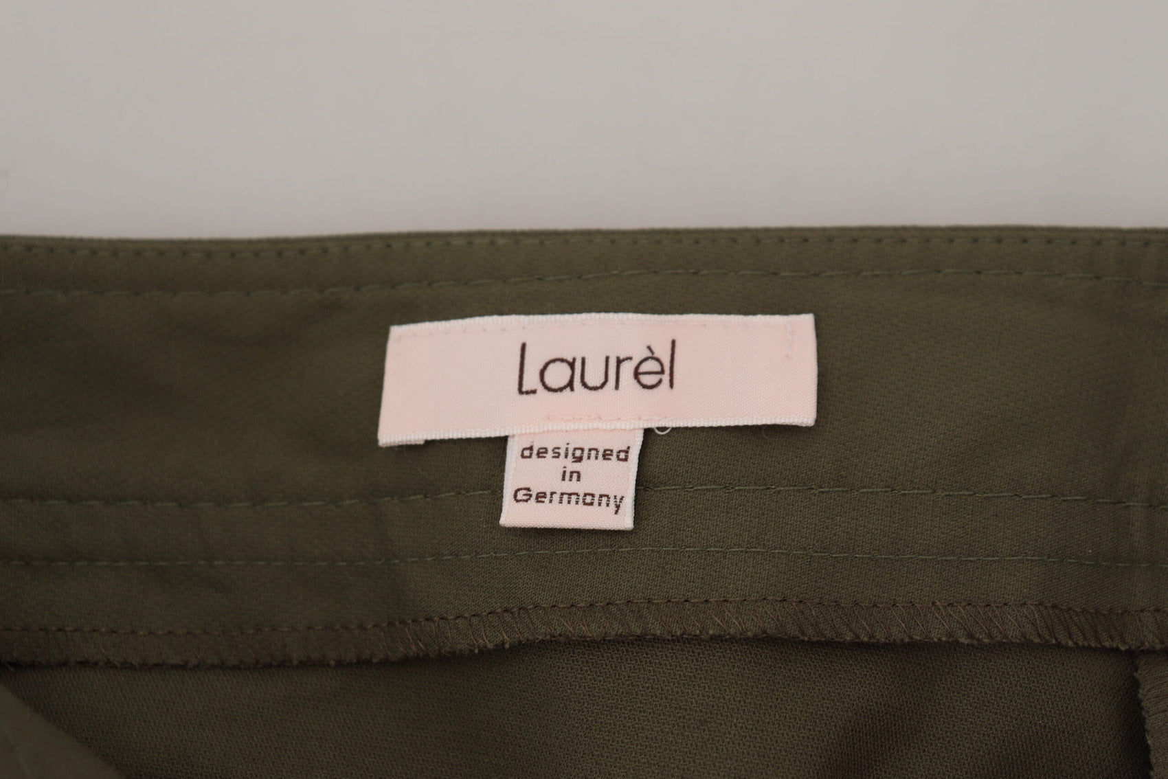 Elegante, schmal zulaufende grüne Hose – Schicke Alltagskleidung