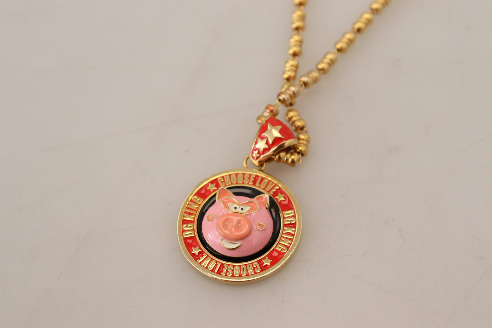 Elegante collana con ciondolo in oro