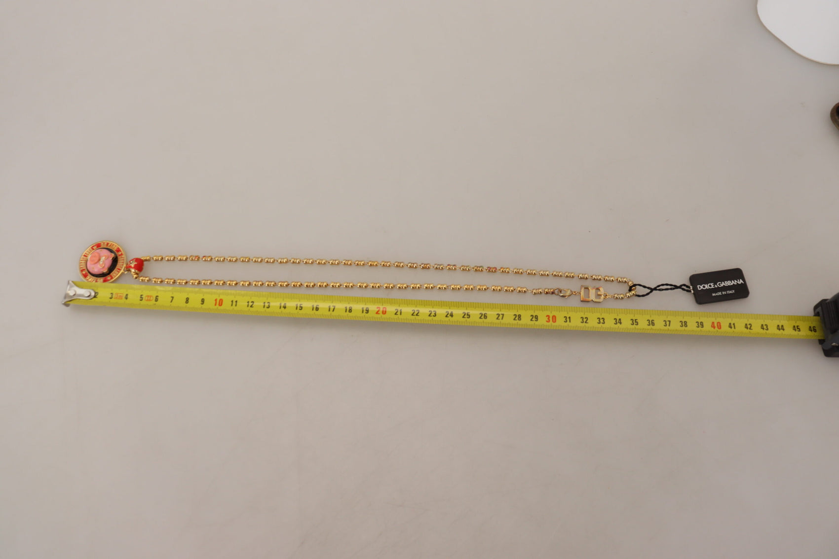 Elegante collana con ciondolo in oro