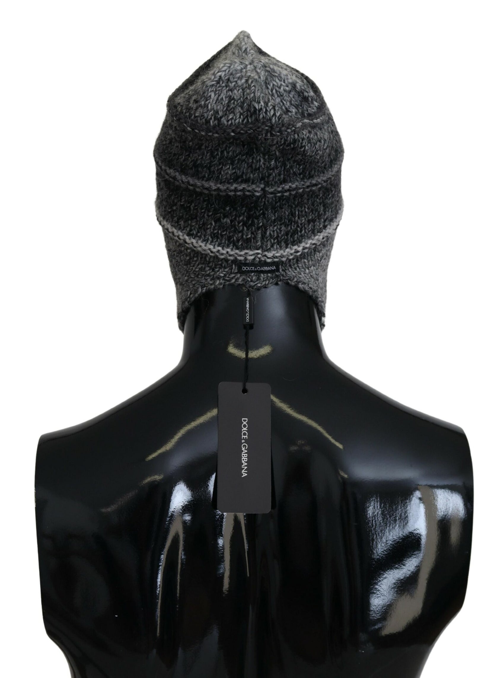 Elegante berretto lavorato a maglia grigio